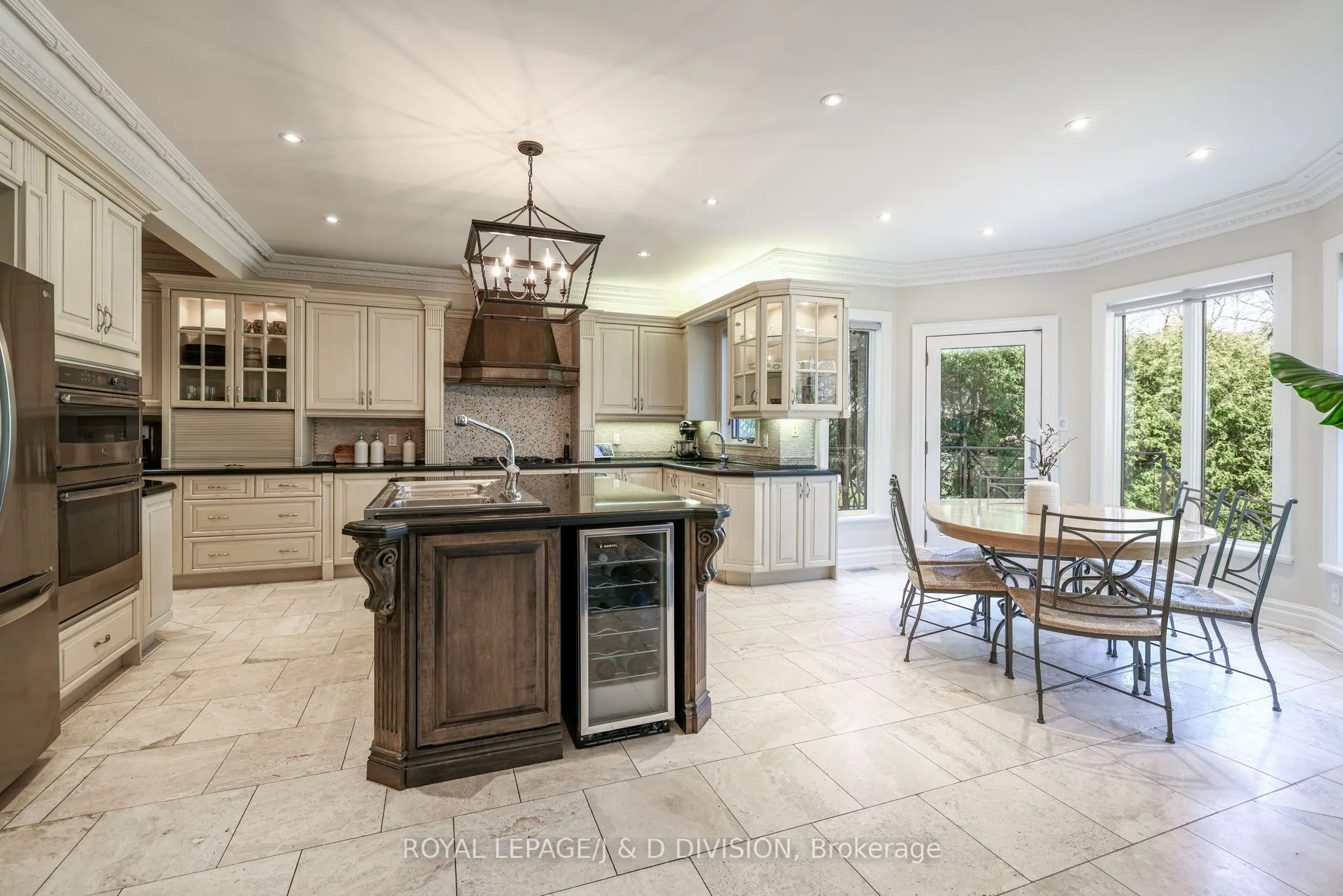 82 Munro Boulevard