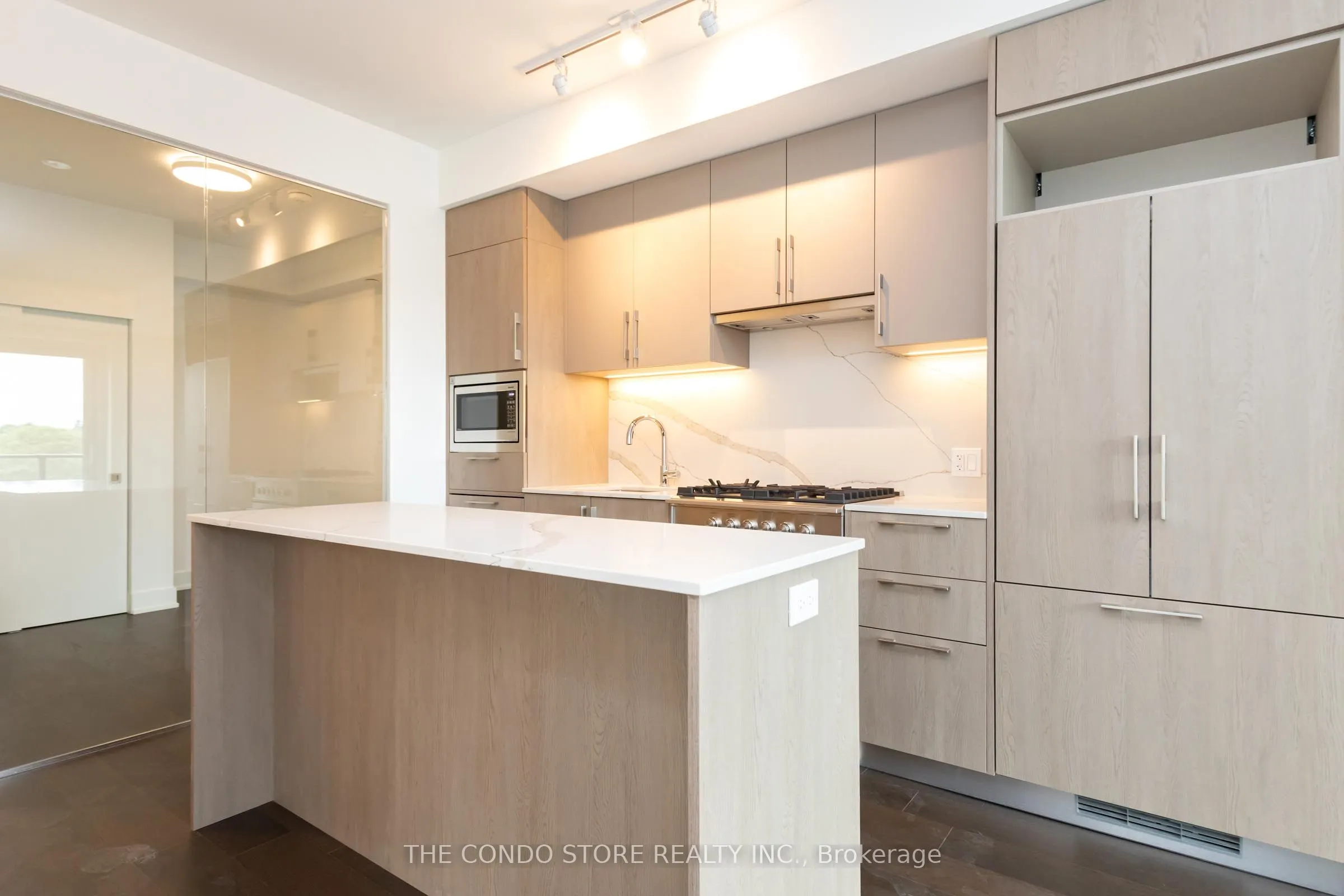 8 Manor Road W, #604