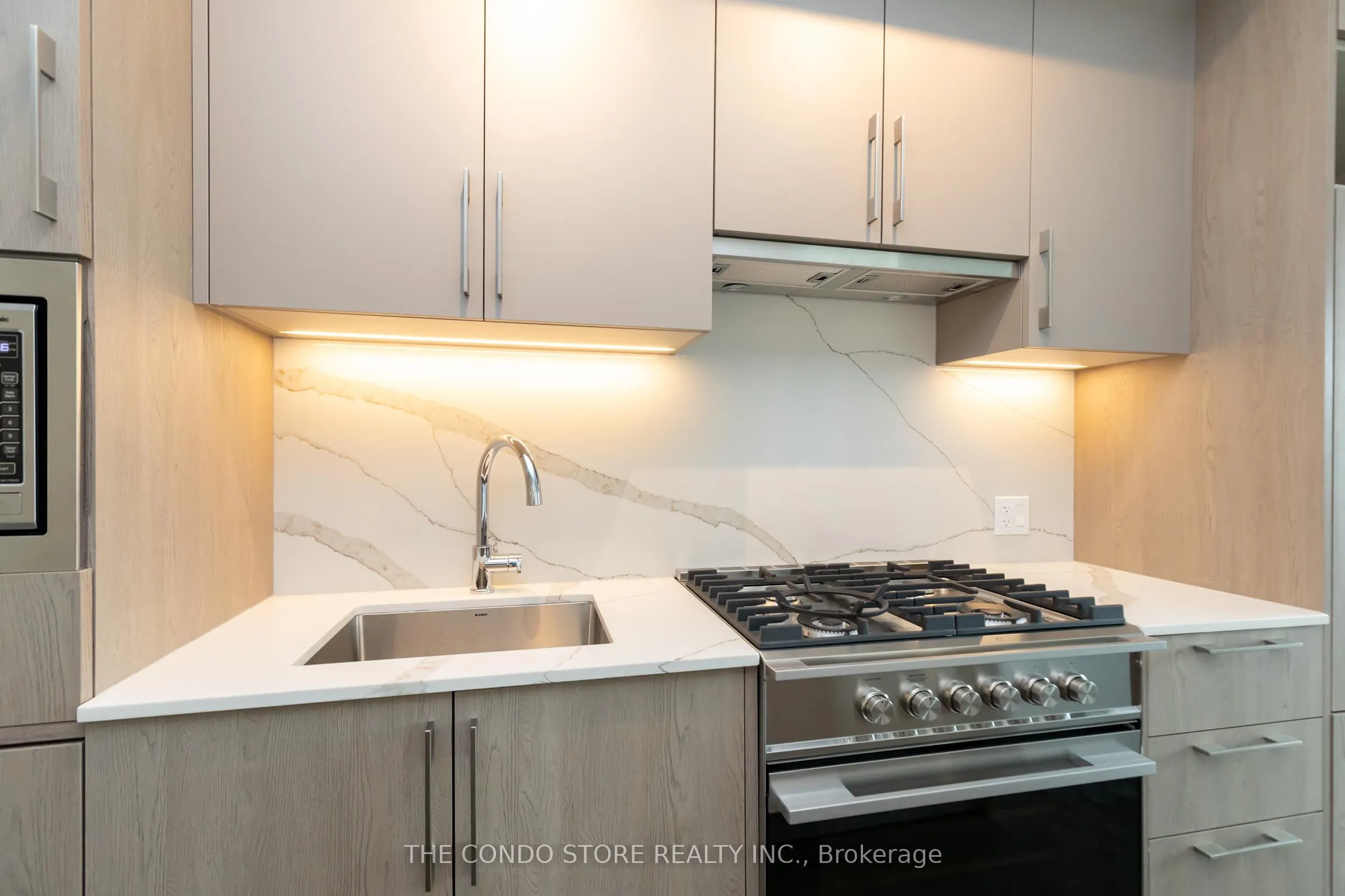 8 Manor Road W, #604