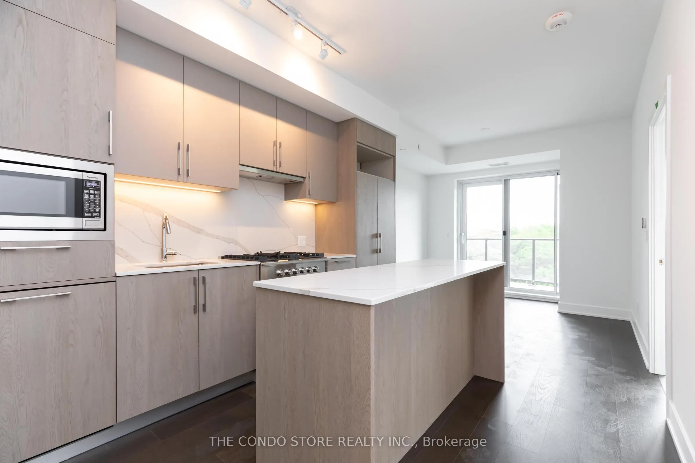 8 Manor Road W, #604