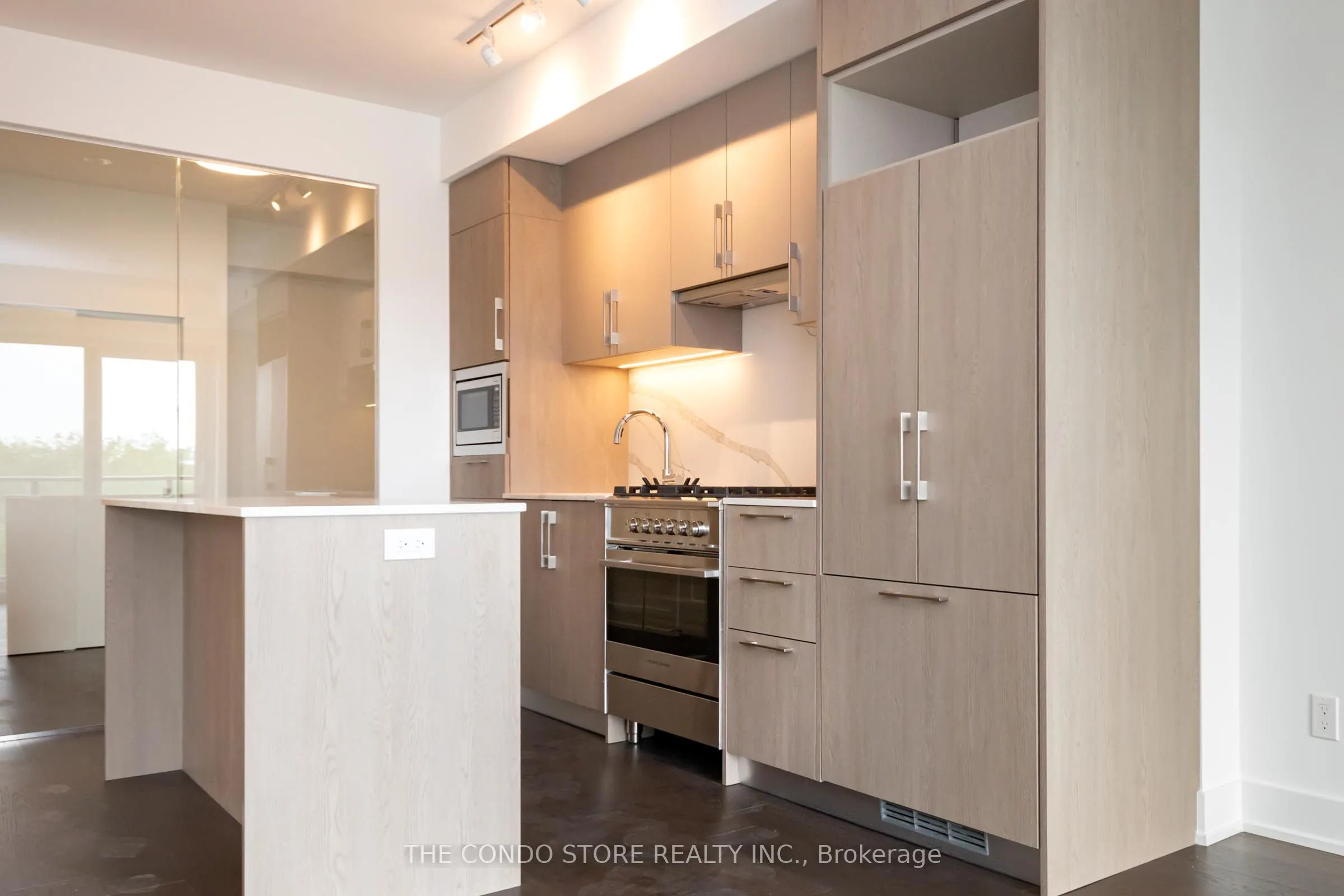8 Manor Road W, #604