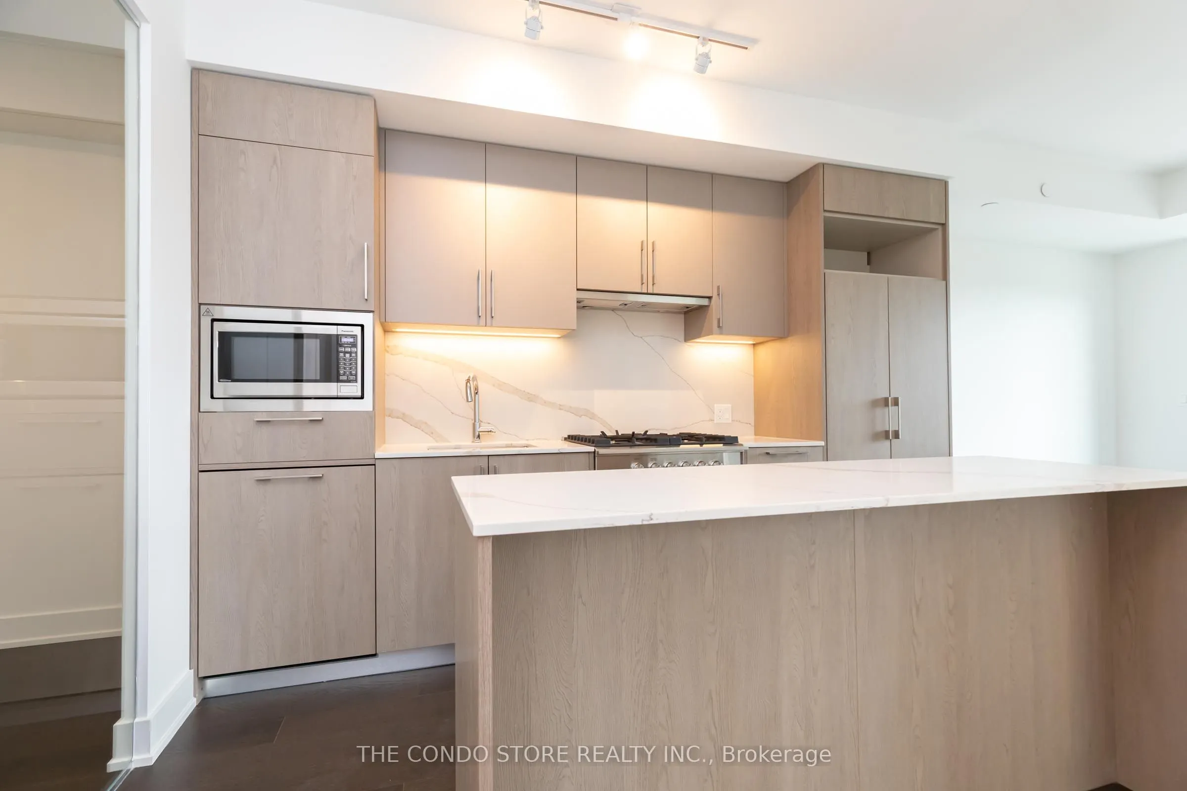 8 Manor Road W, #604