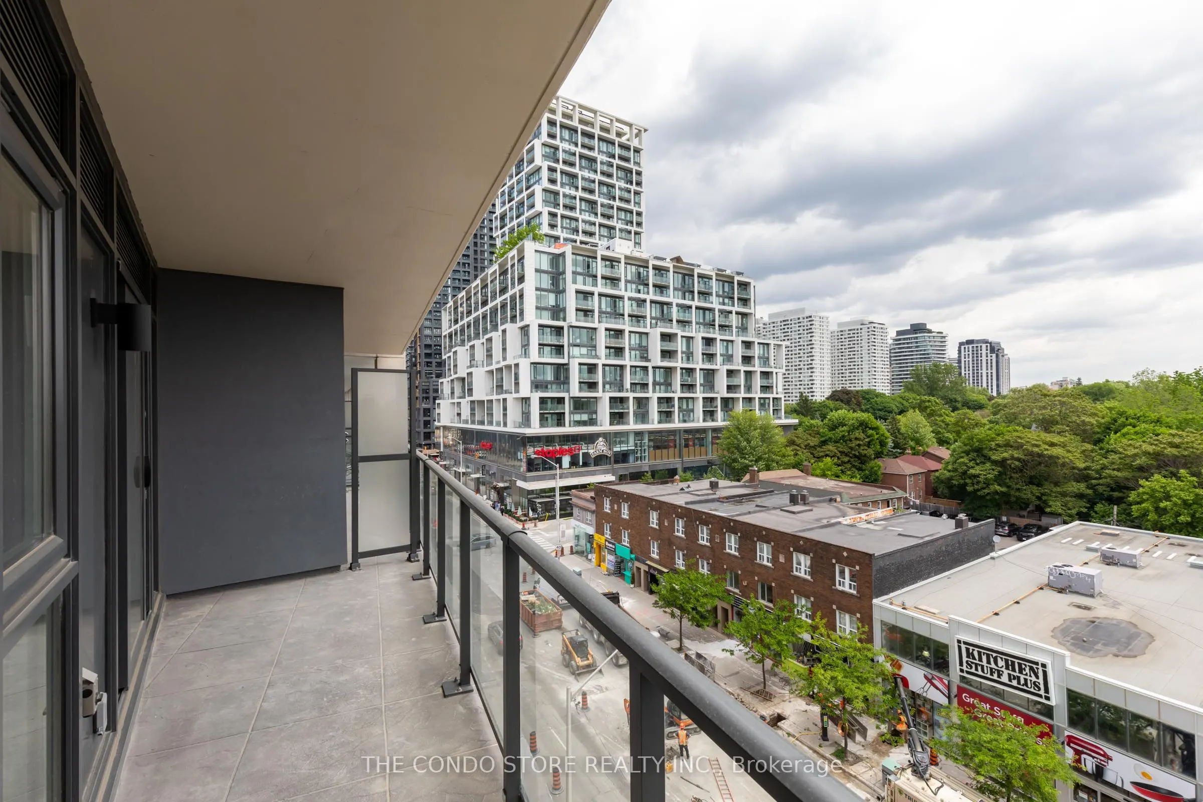 8 Manor Road W, #604
