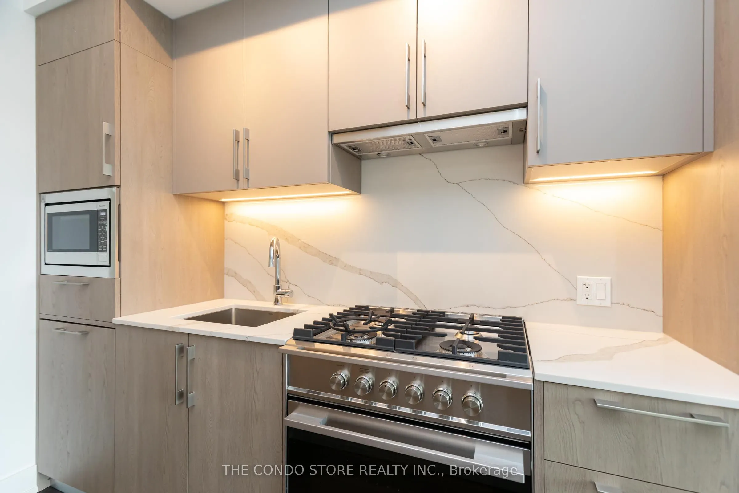 8 Manor Road W, #604