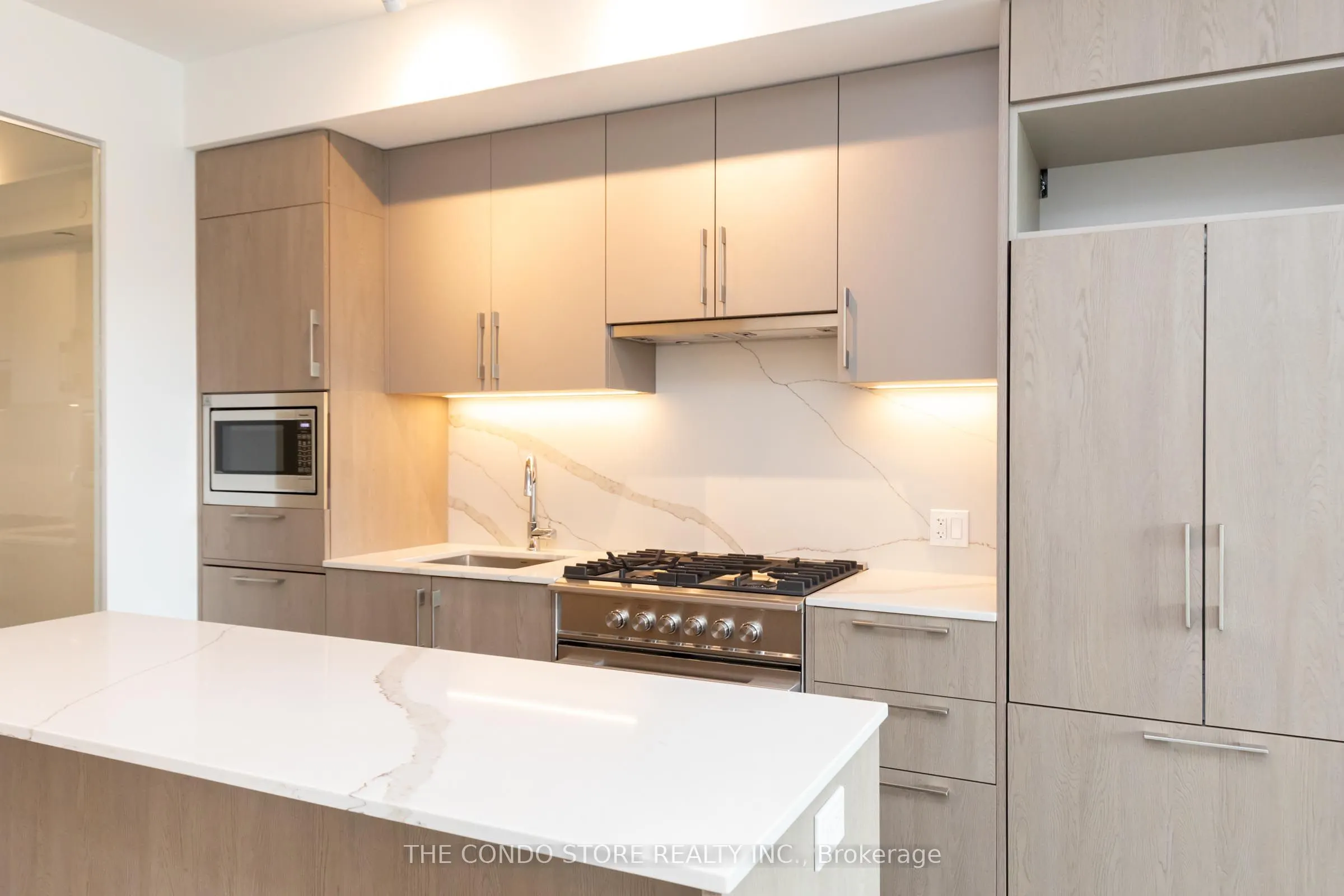 8 Manor Road W, #604