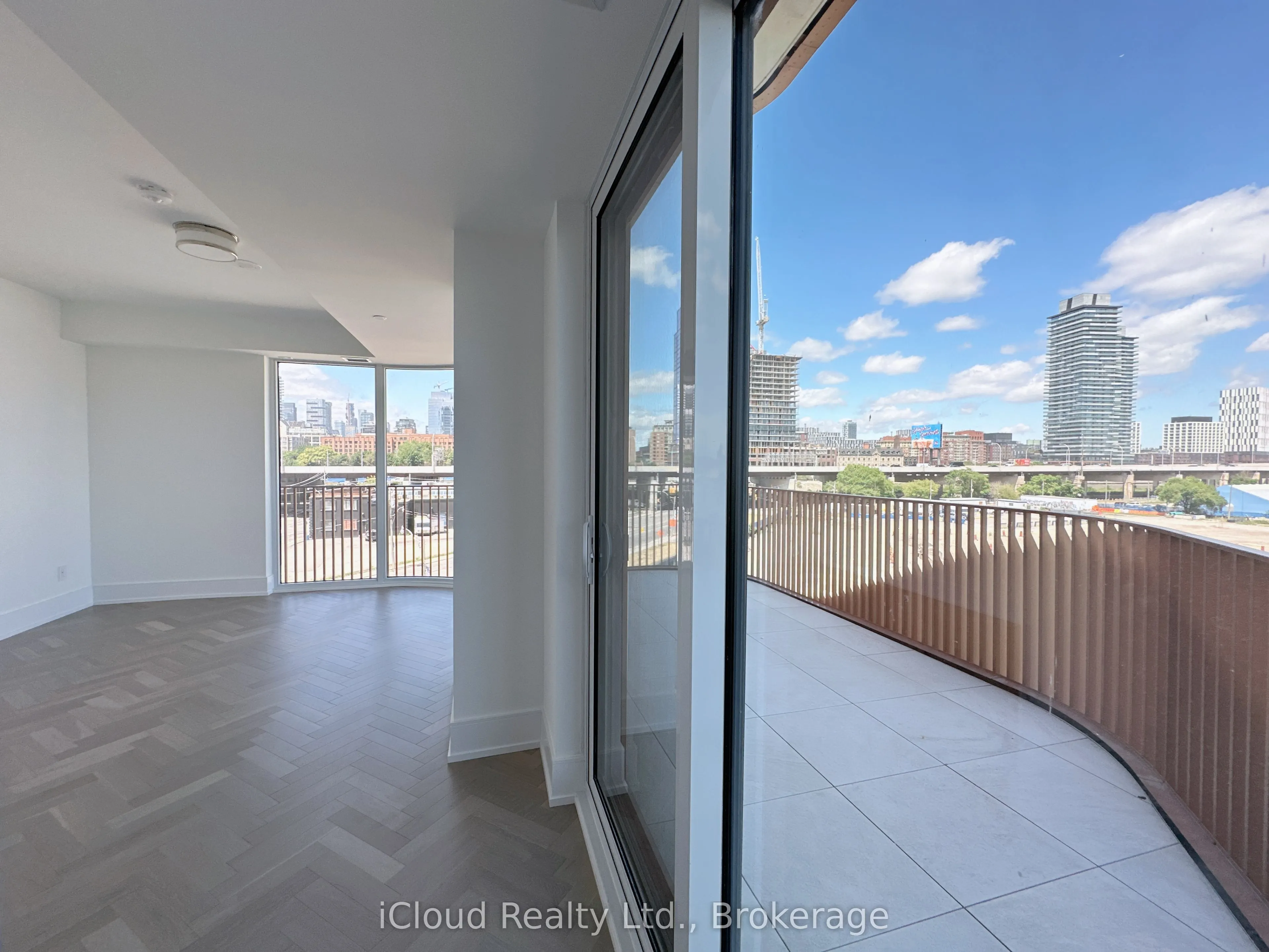 155 Merchants' Wharf, #331