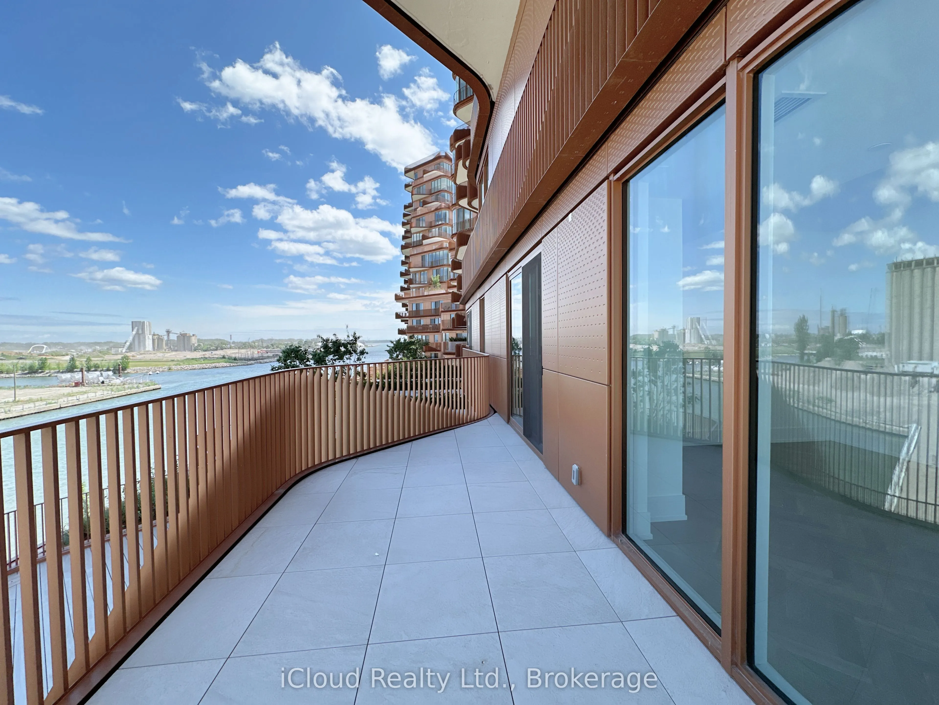 155 Merchants' Wharf, #331