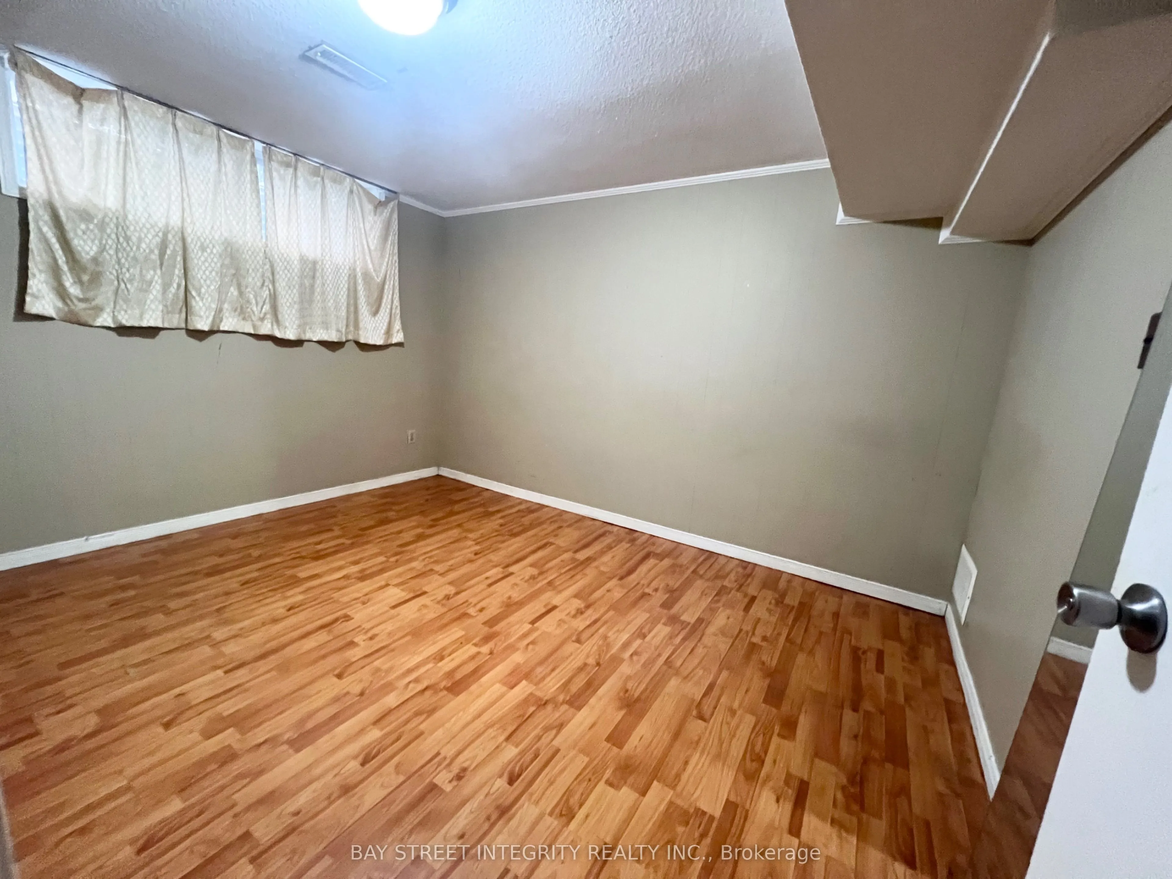 27 Tollerton Avenue