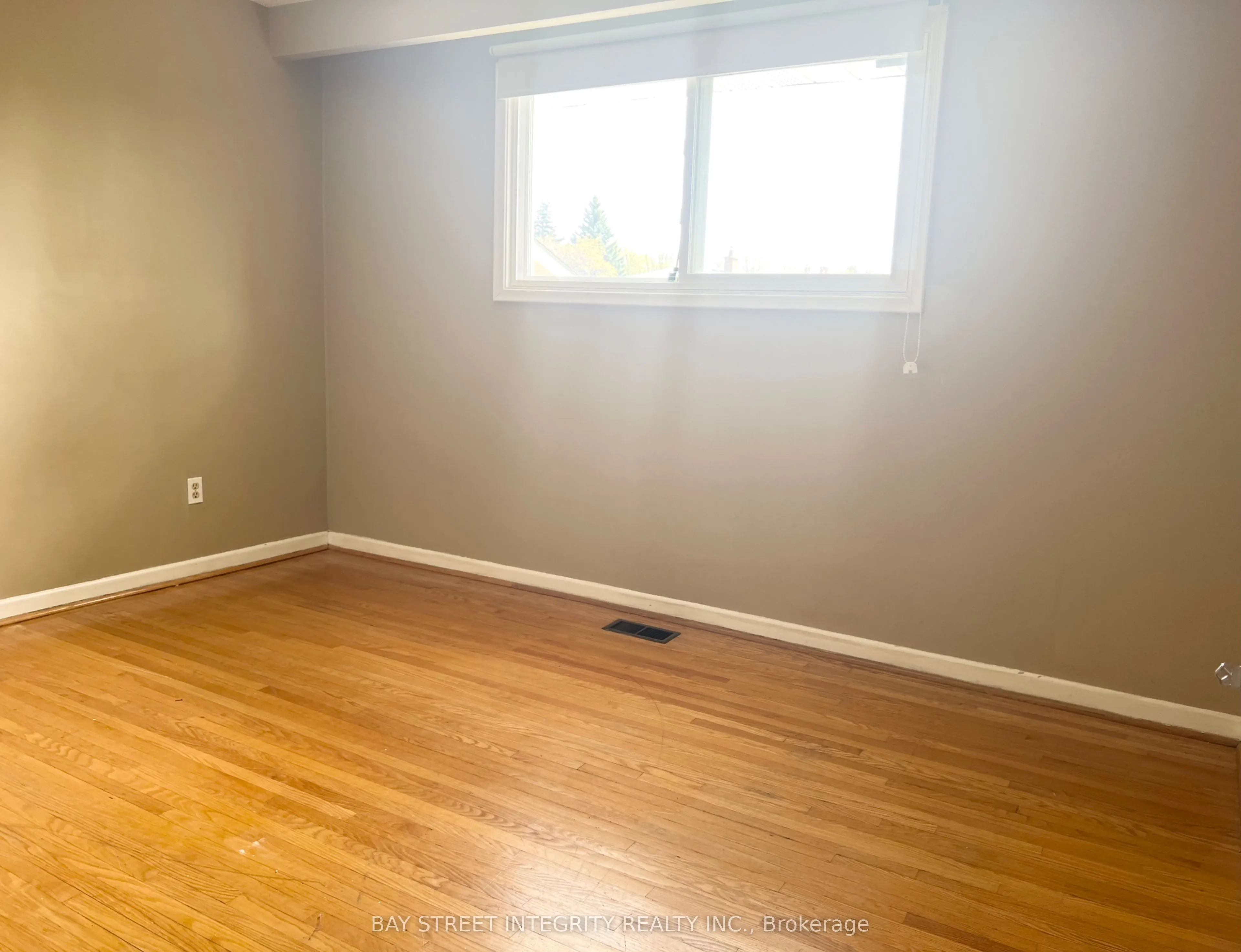 27 Tollerton Avenue