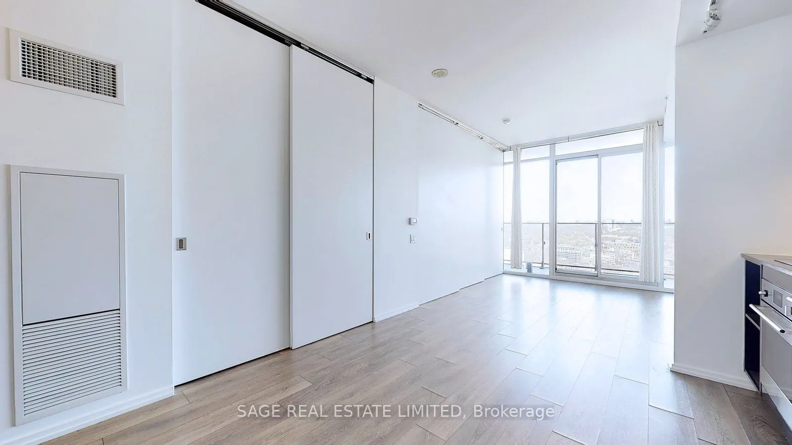 125 Peter Street, #2504
