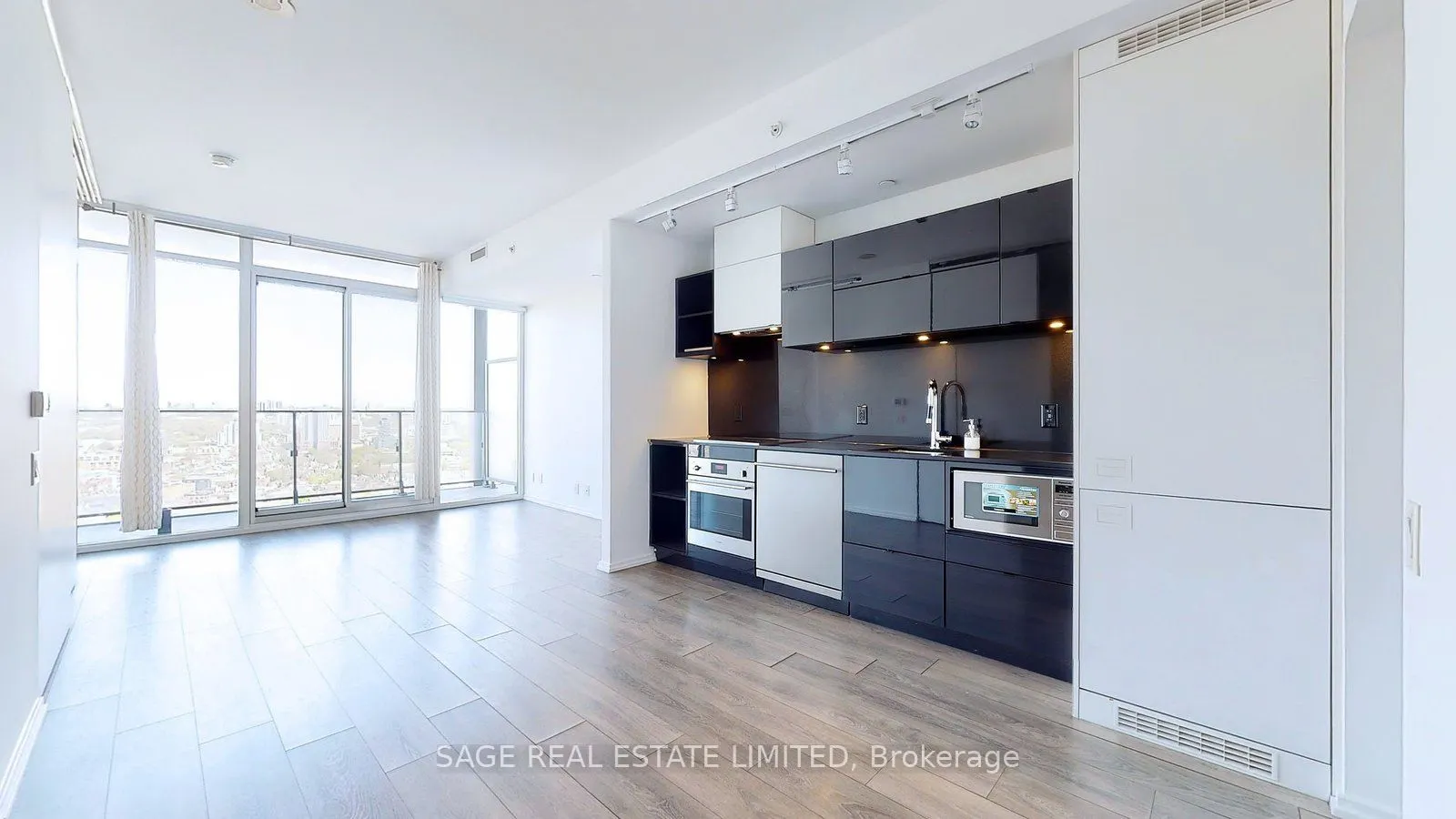 125 Peter Street, #2504
