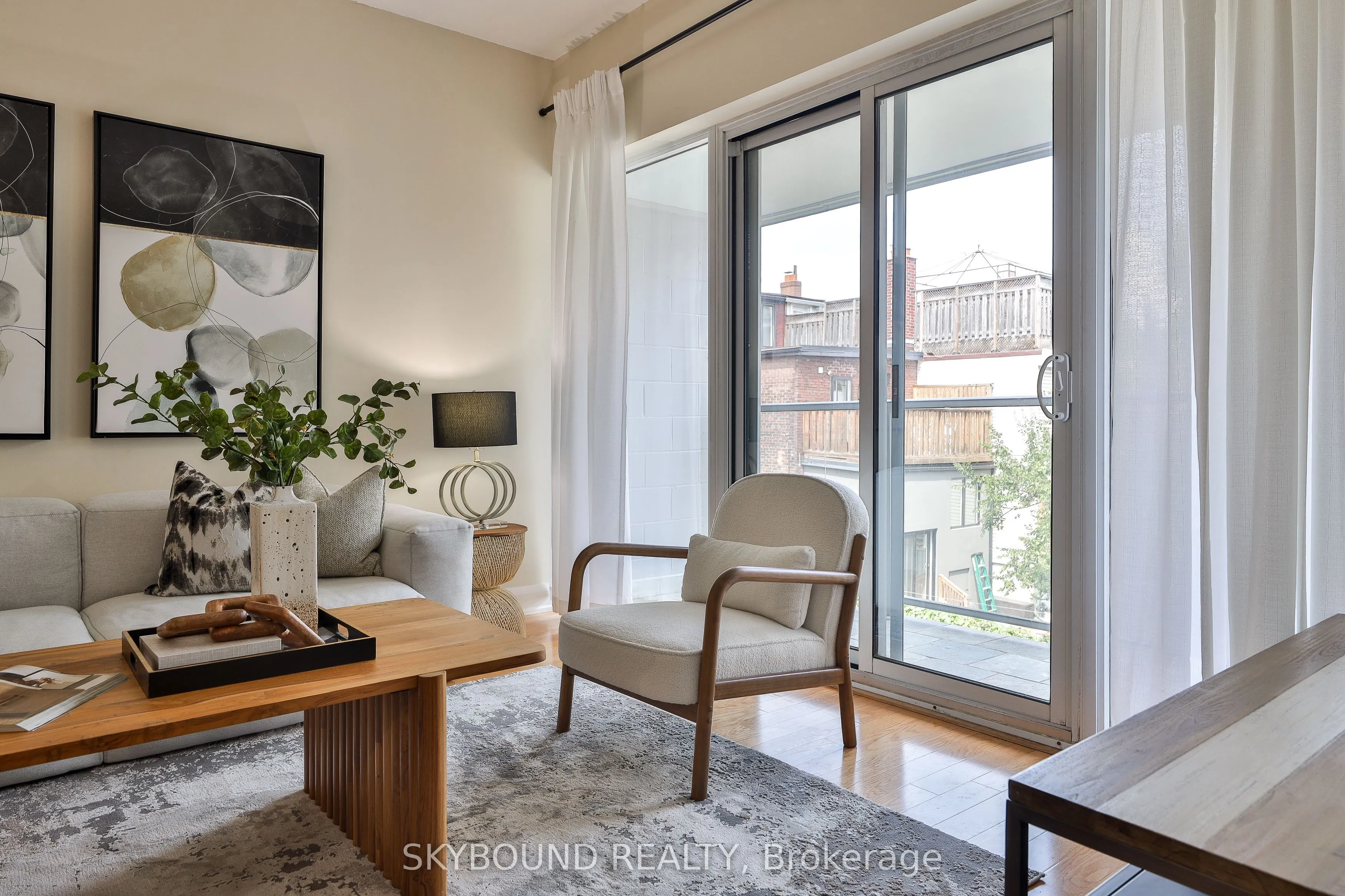 1636 Dundas Street W, #5