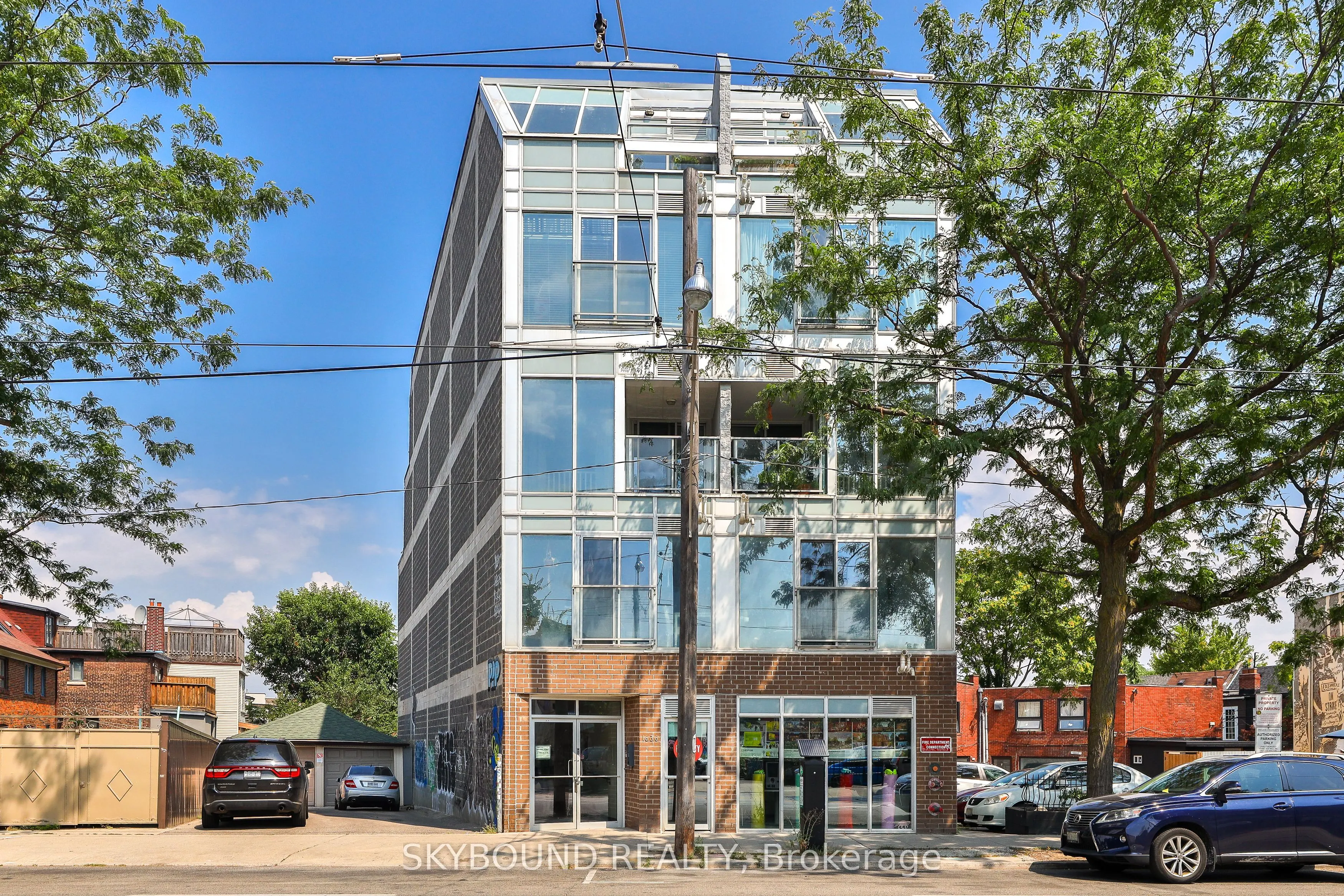 1636 Dundas Street W, #5