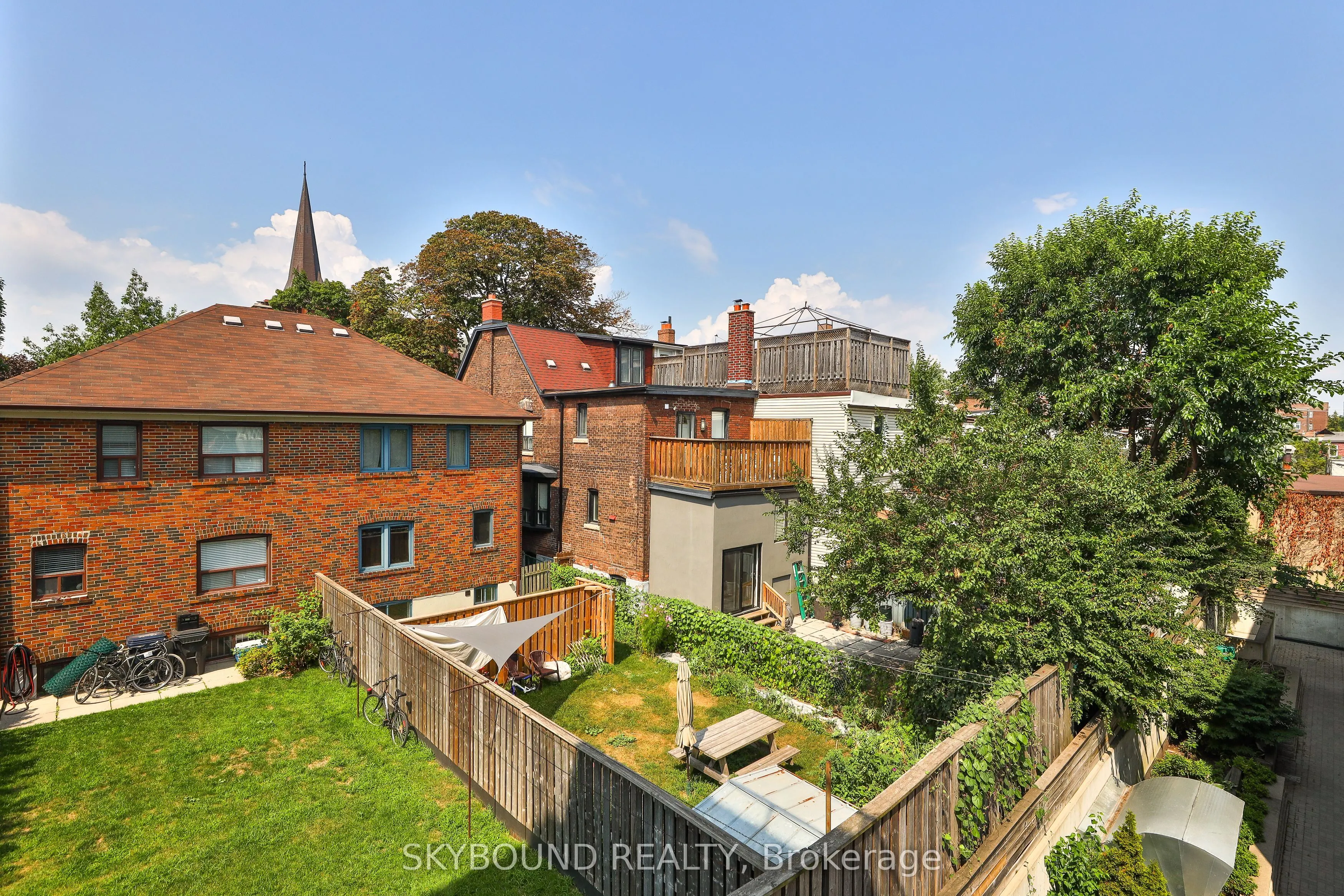 1636 Dundas Street W, #5