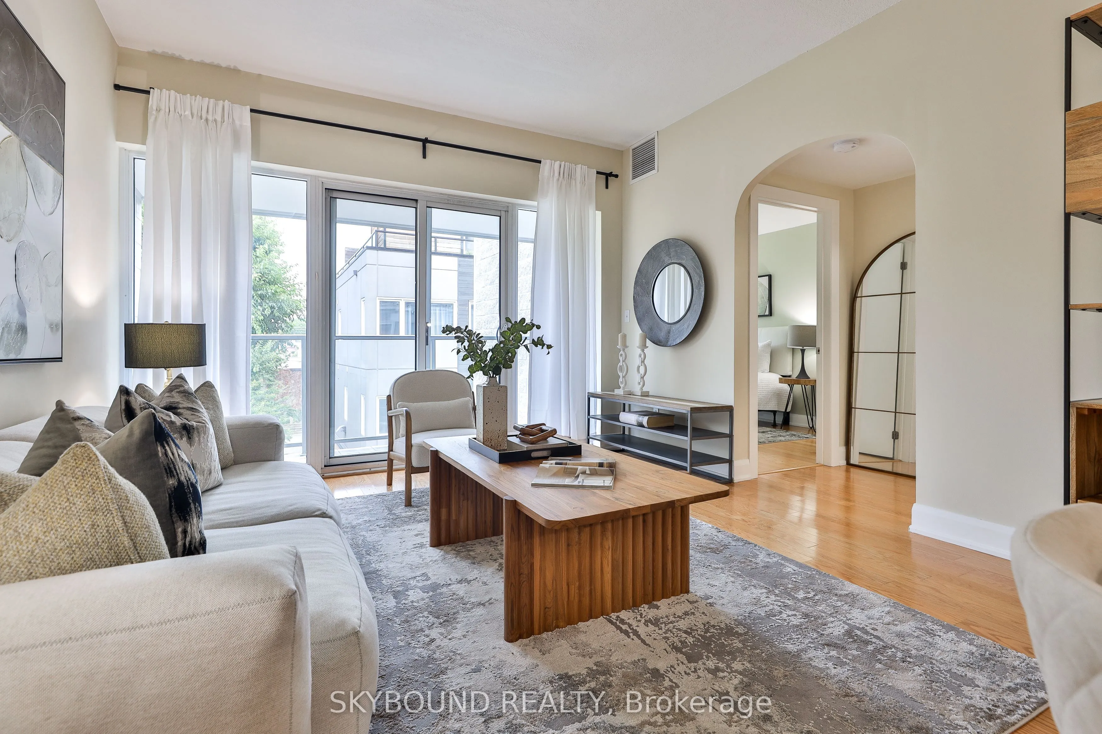 1636 Dundas Street W, #5