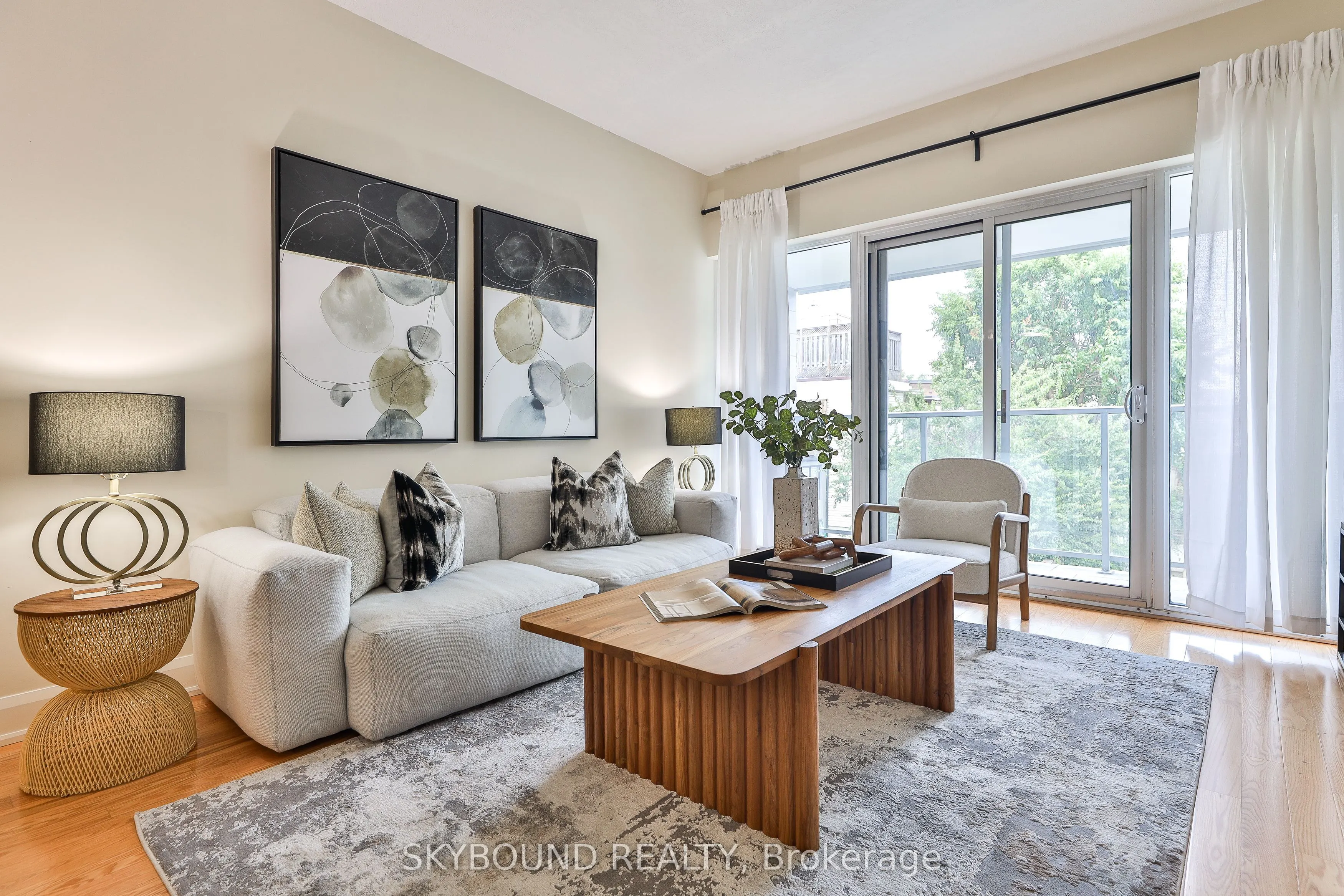 1636 Dundas Street W, #5