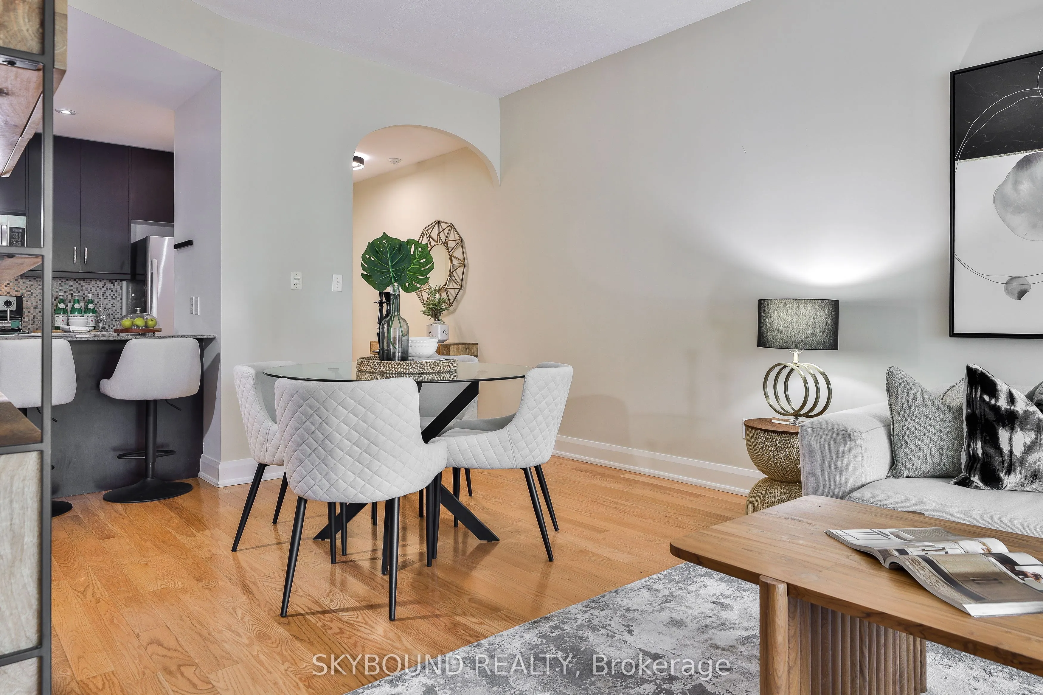1636 Dundas Street W, #5