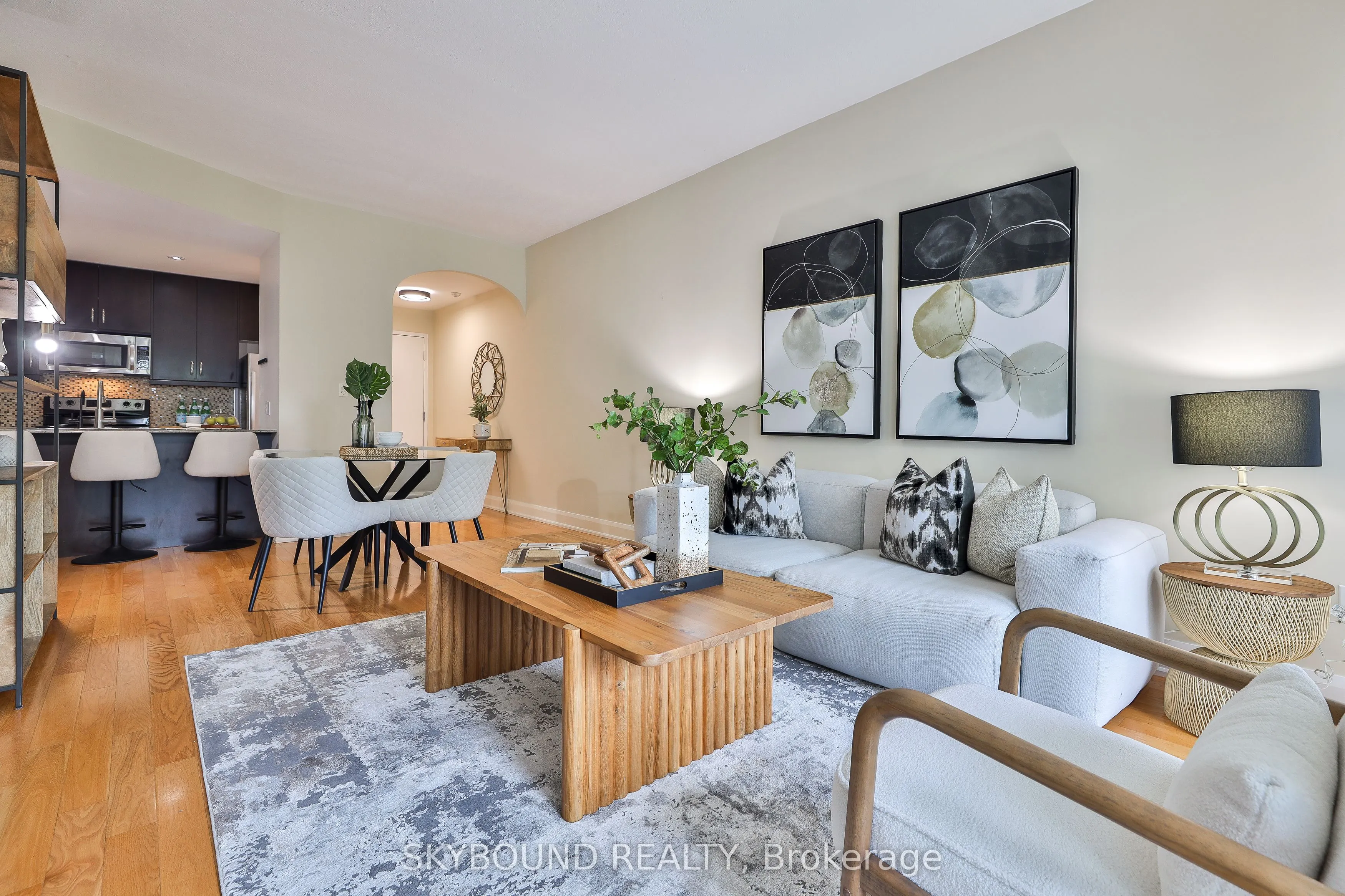 1636 Dundas Street W, #5