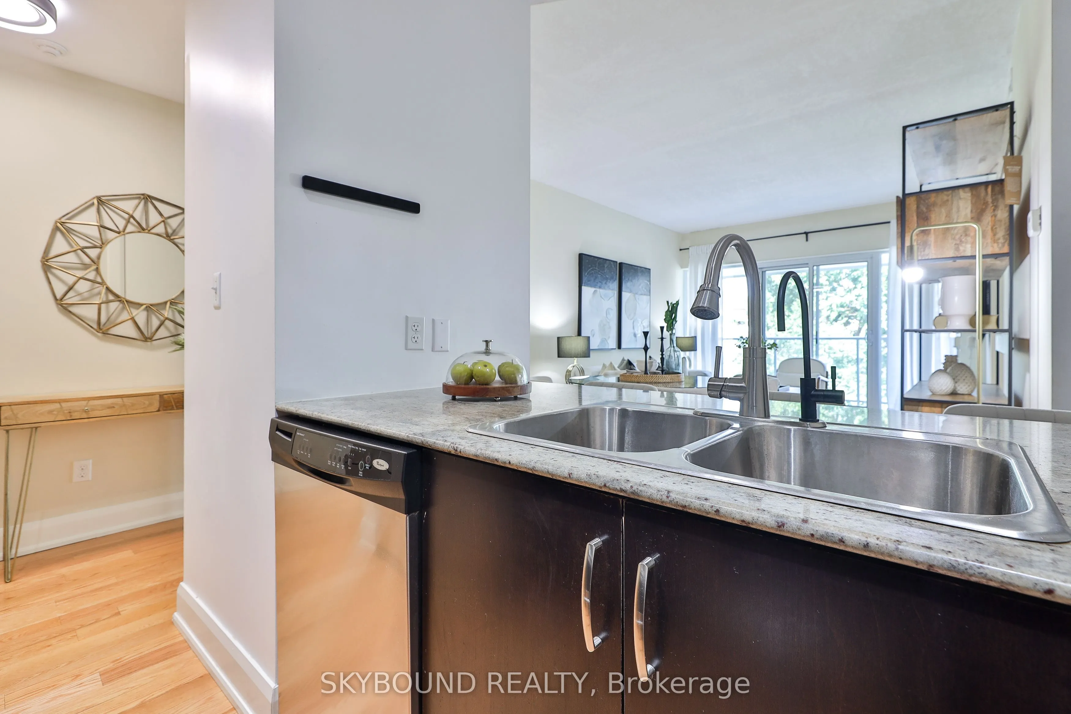 1636 Dundas Street W, #5