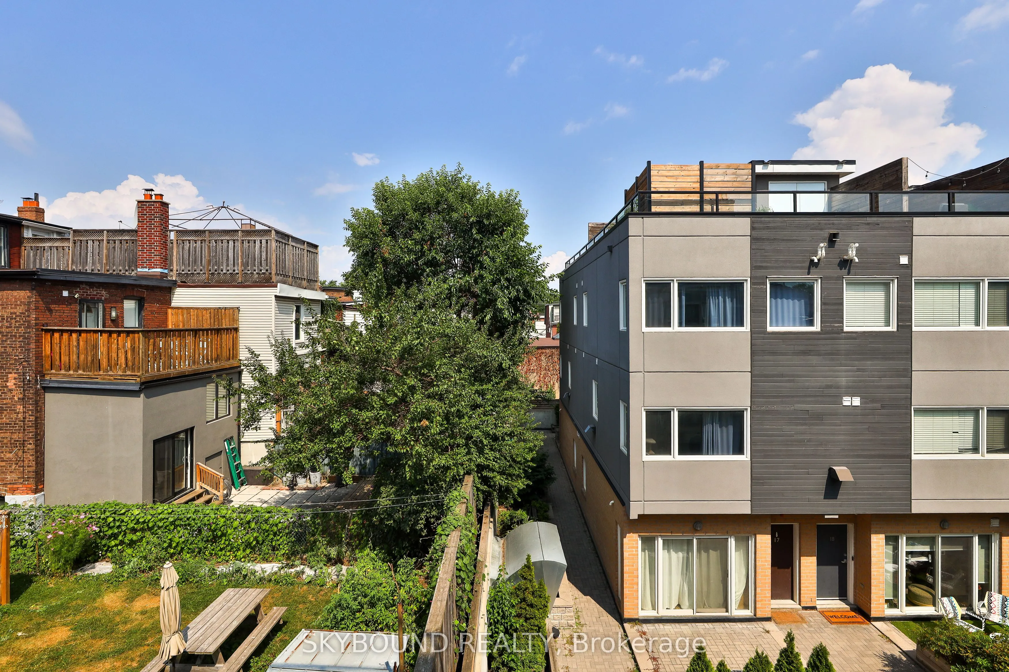 1636 Dundas Street W, #5