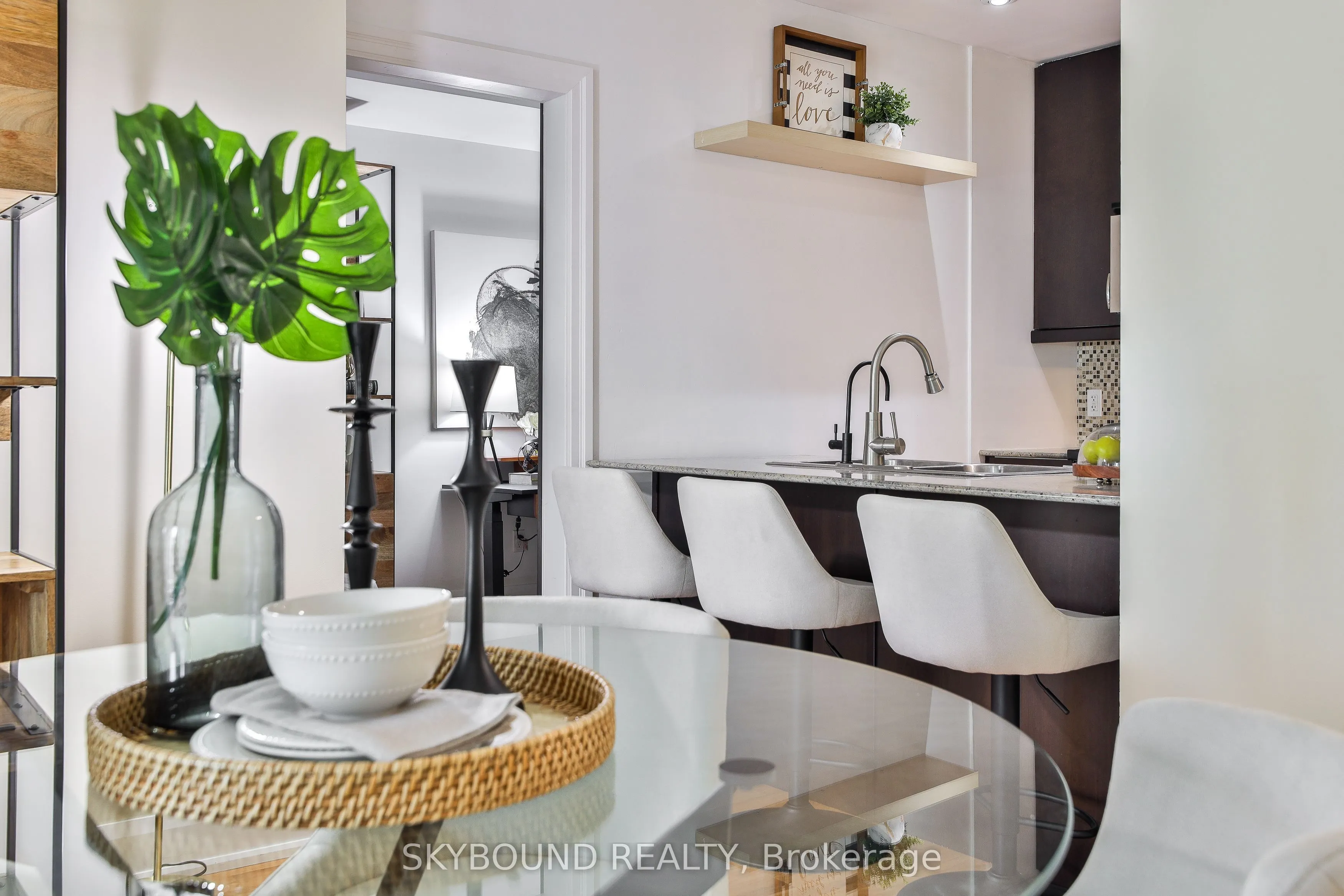1636 Dundas Street W, #5
