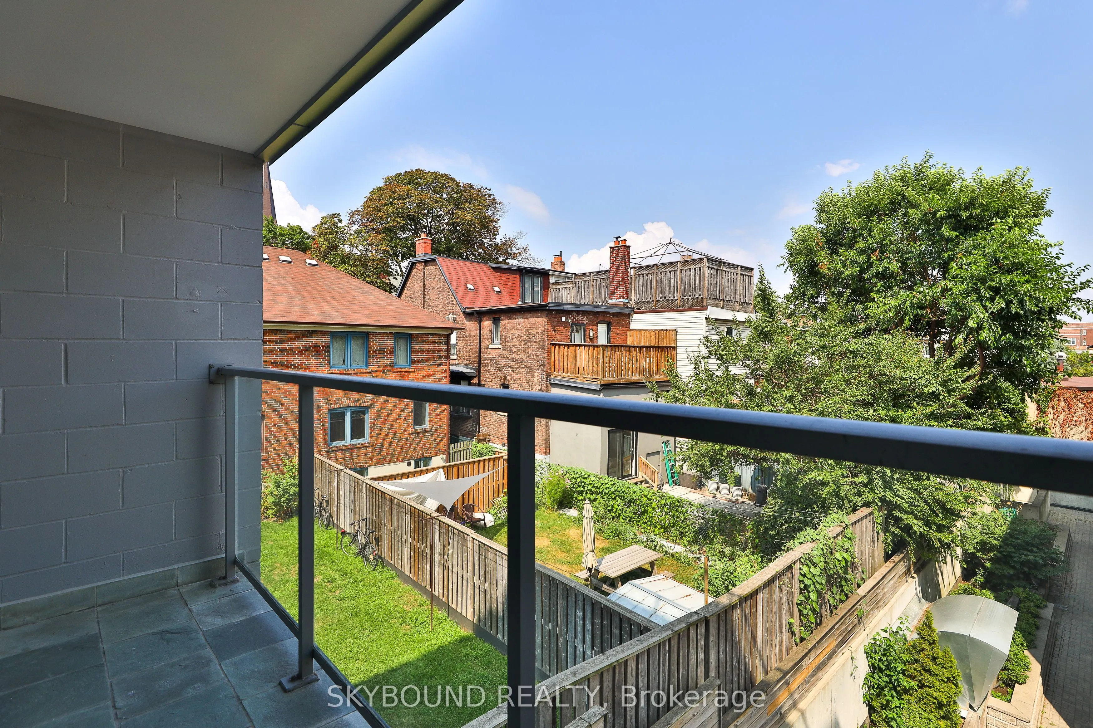 1636 Dundas Street W, #5