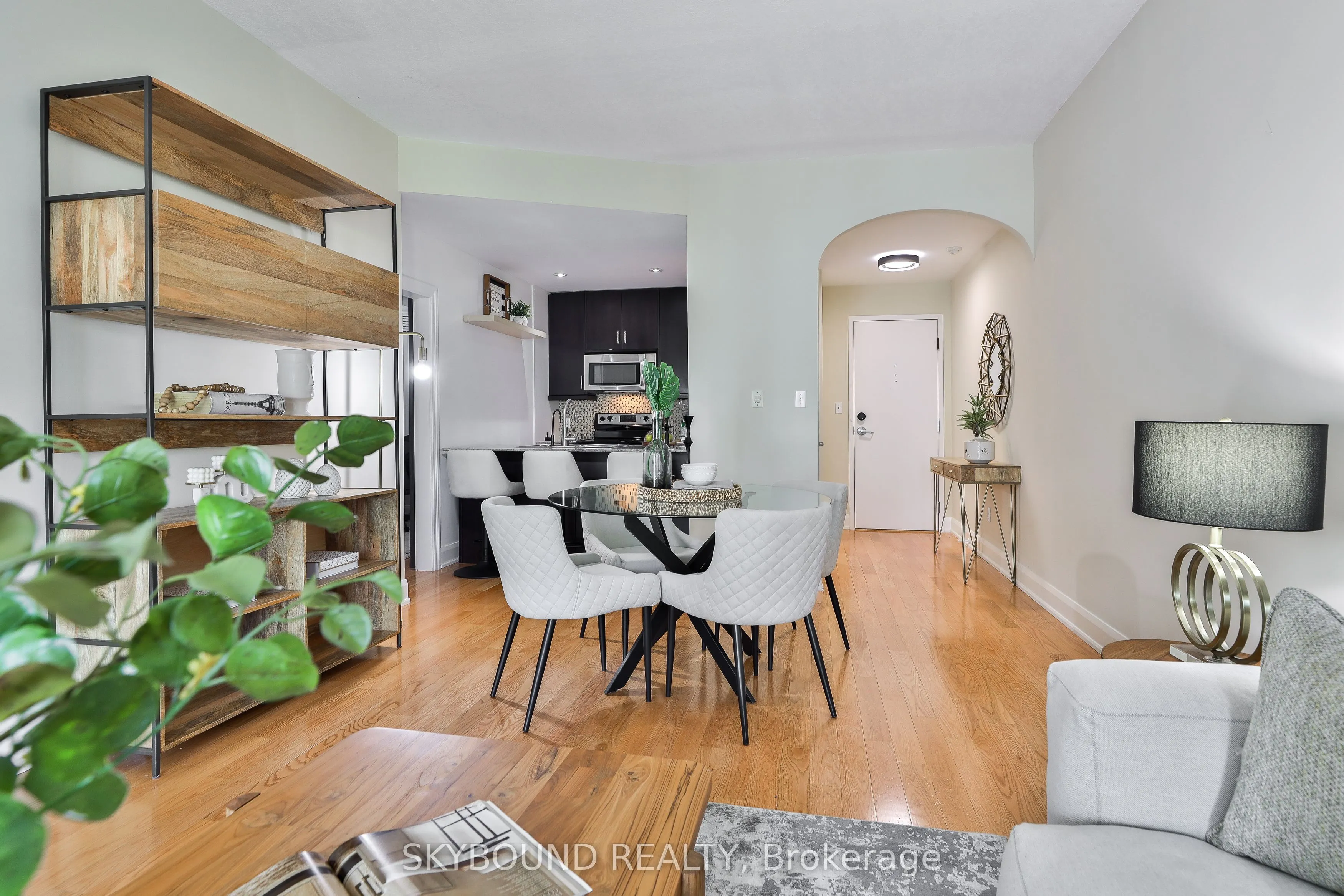 1636 Dundas Street W, #5