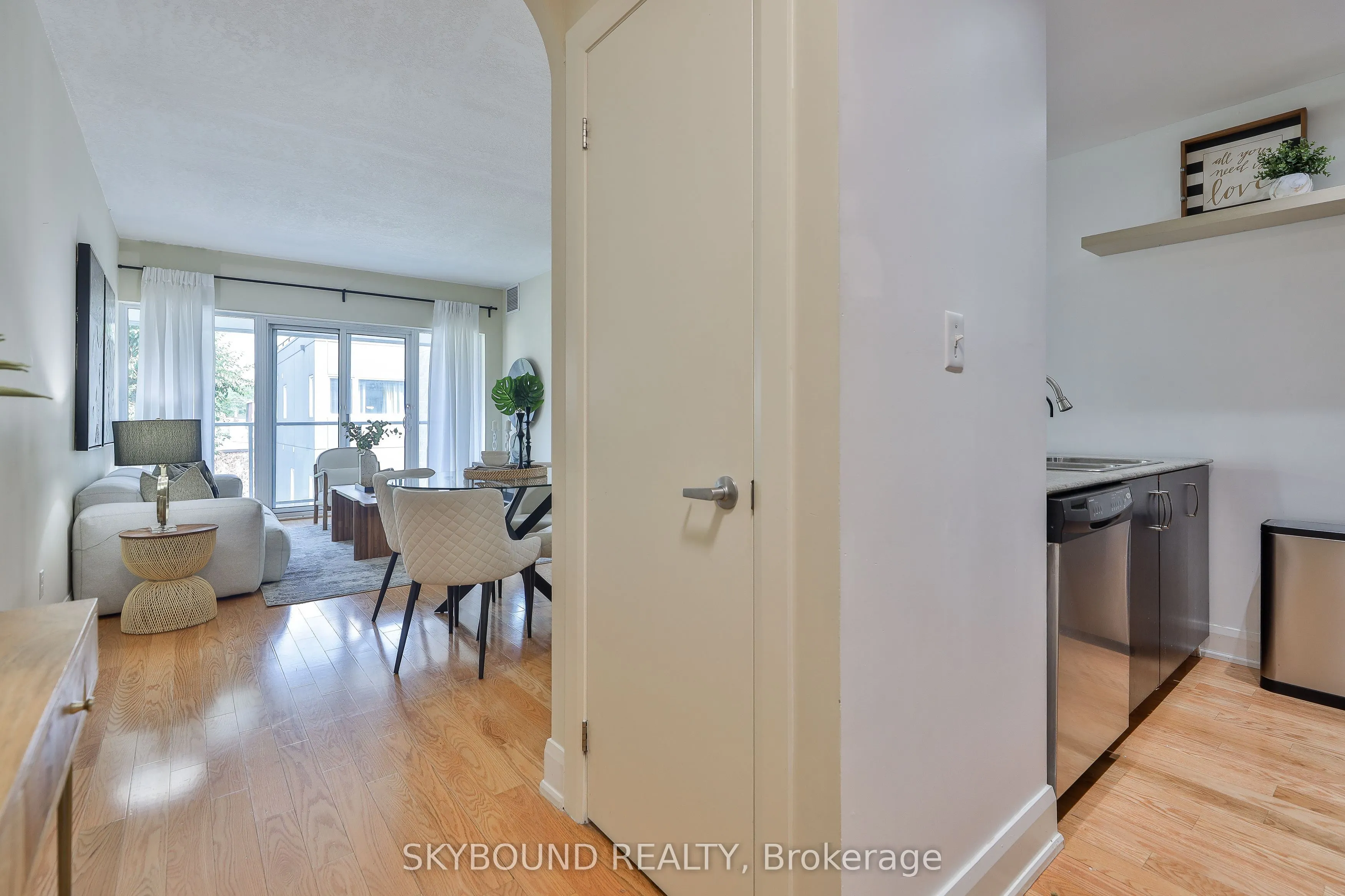 1636 Dundas Street W, #5