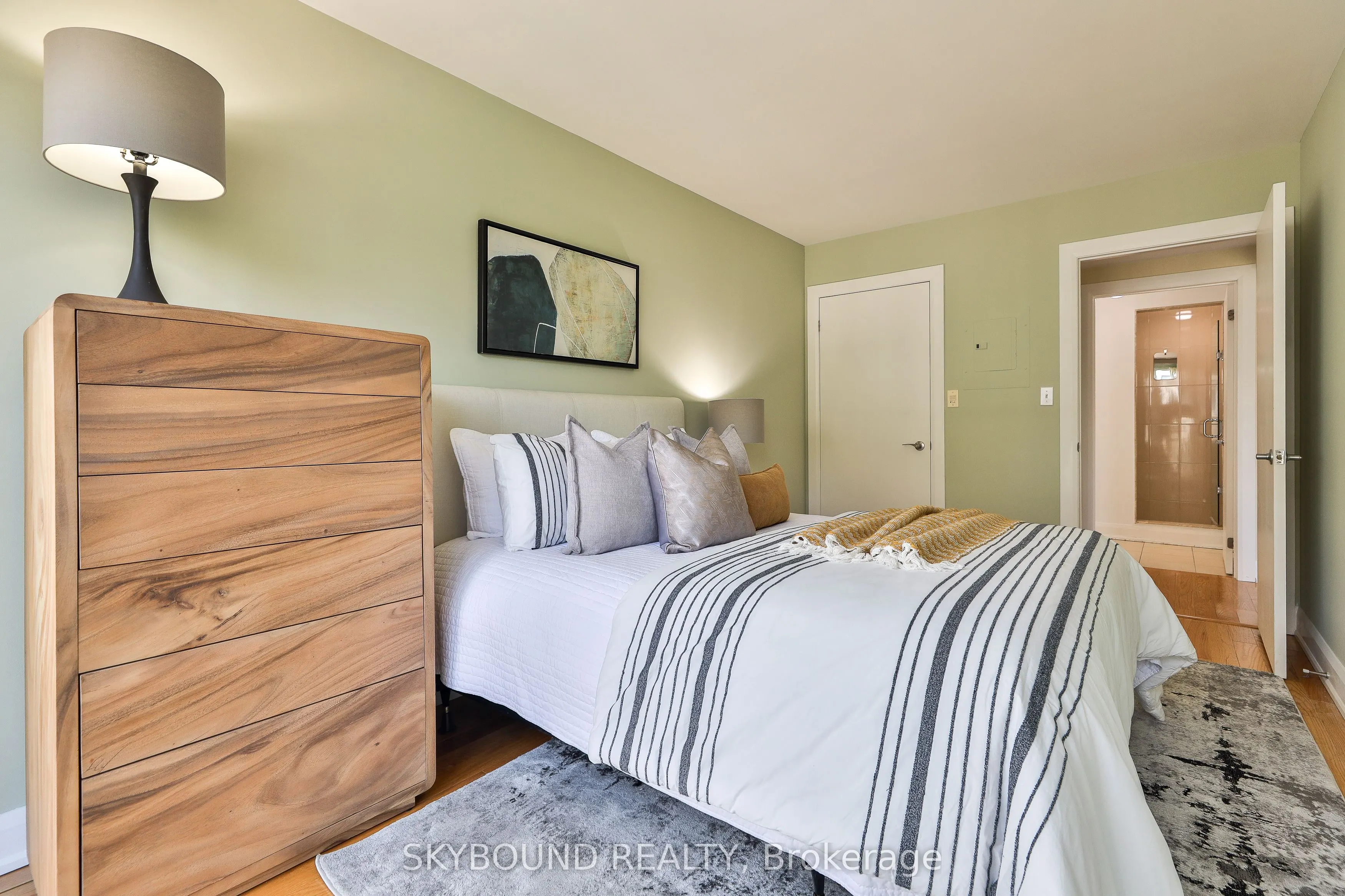 1636 Dundas Street W, #5