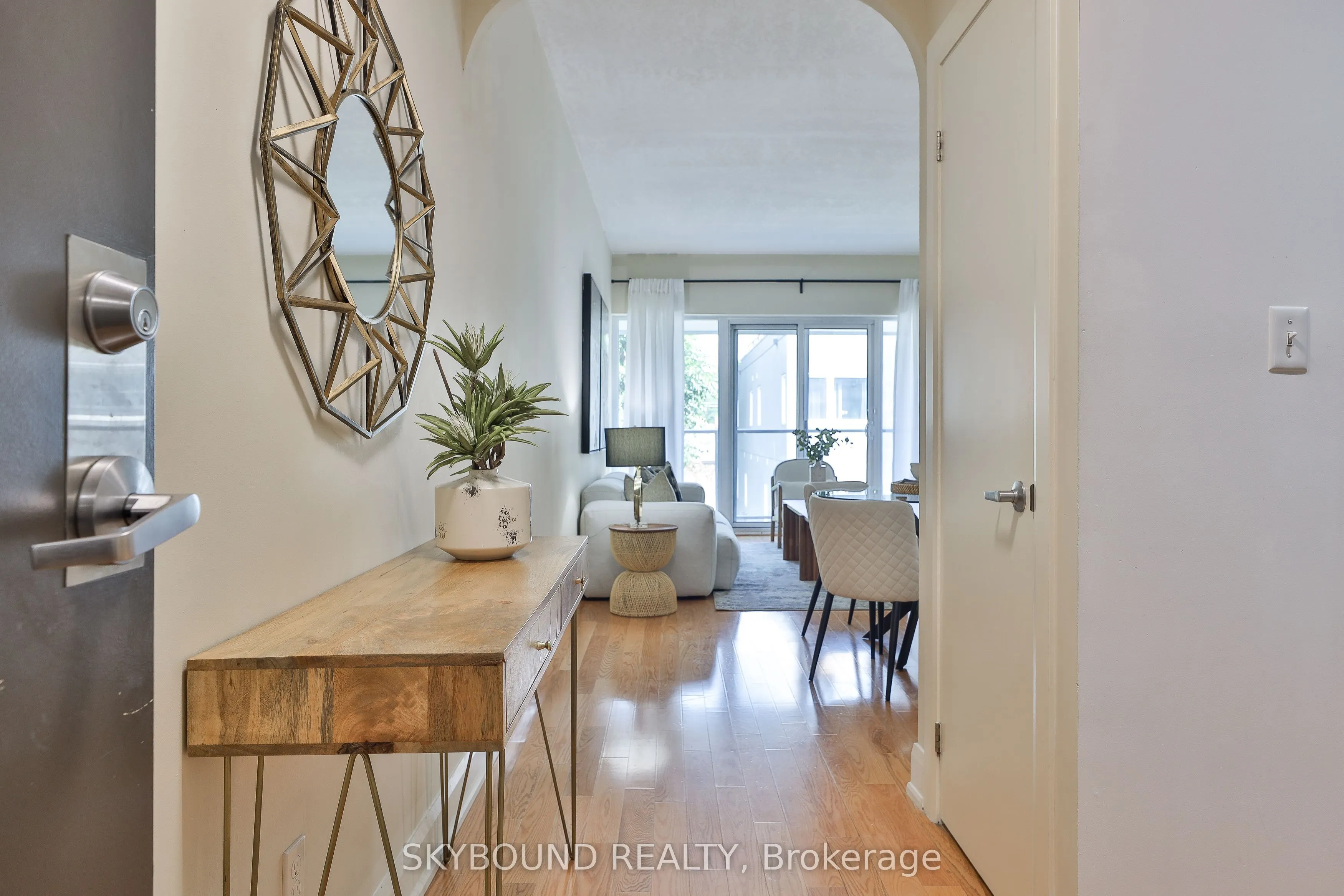 1636 Dundas Street W, #5