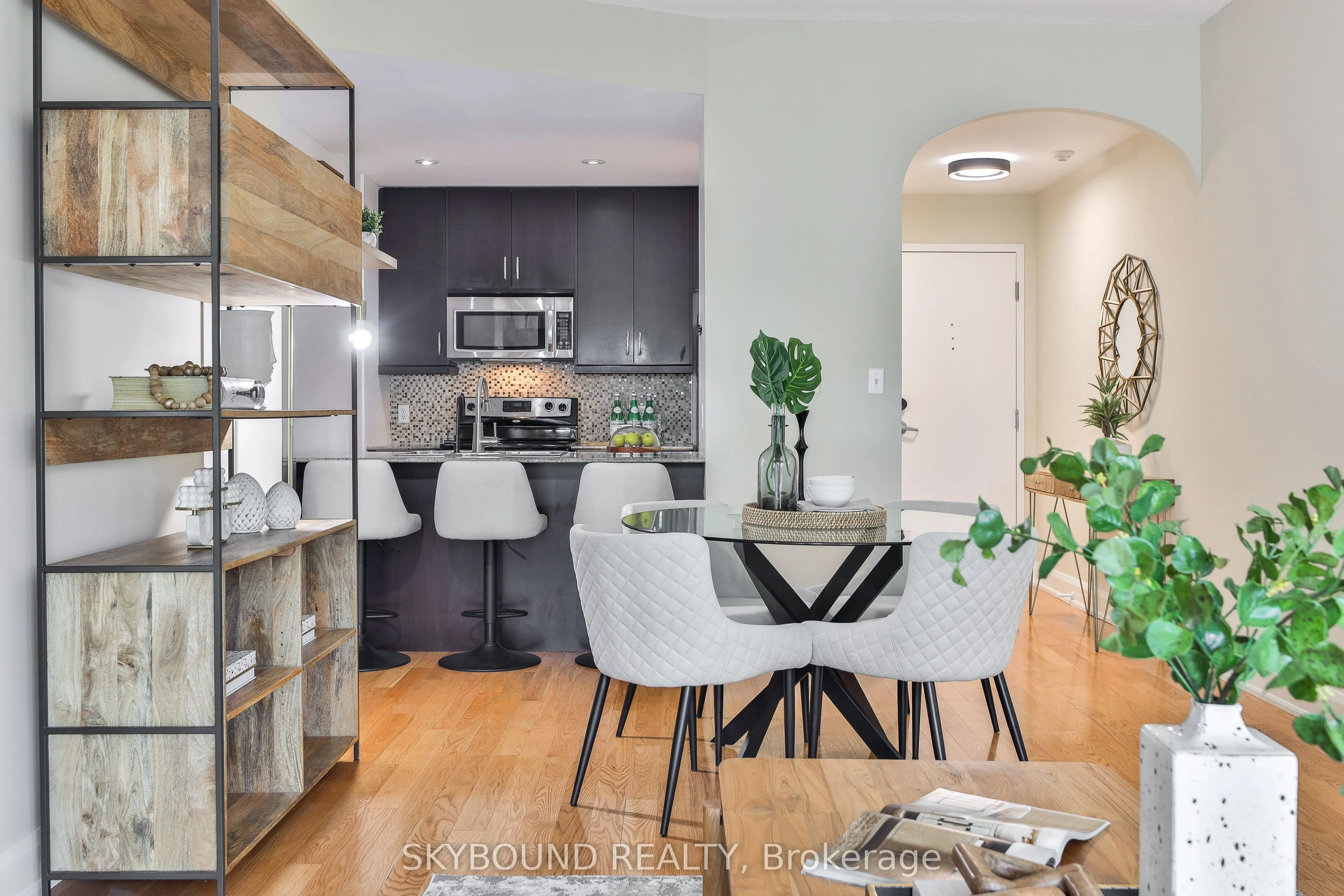 1636 Dundas Street W, #5