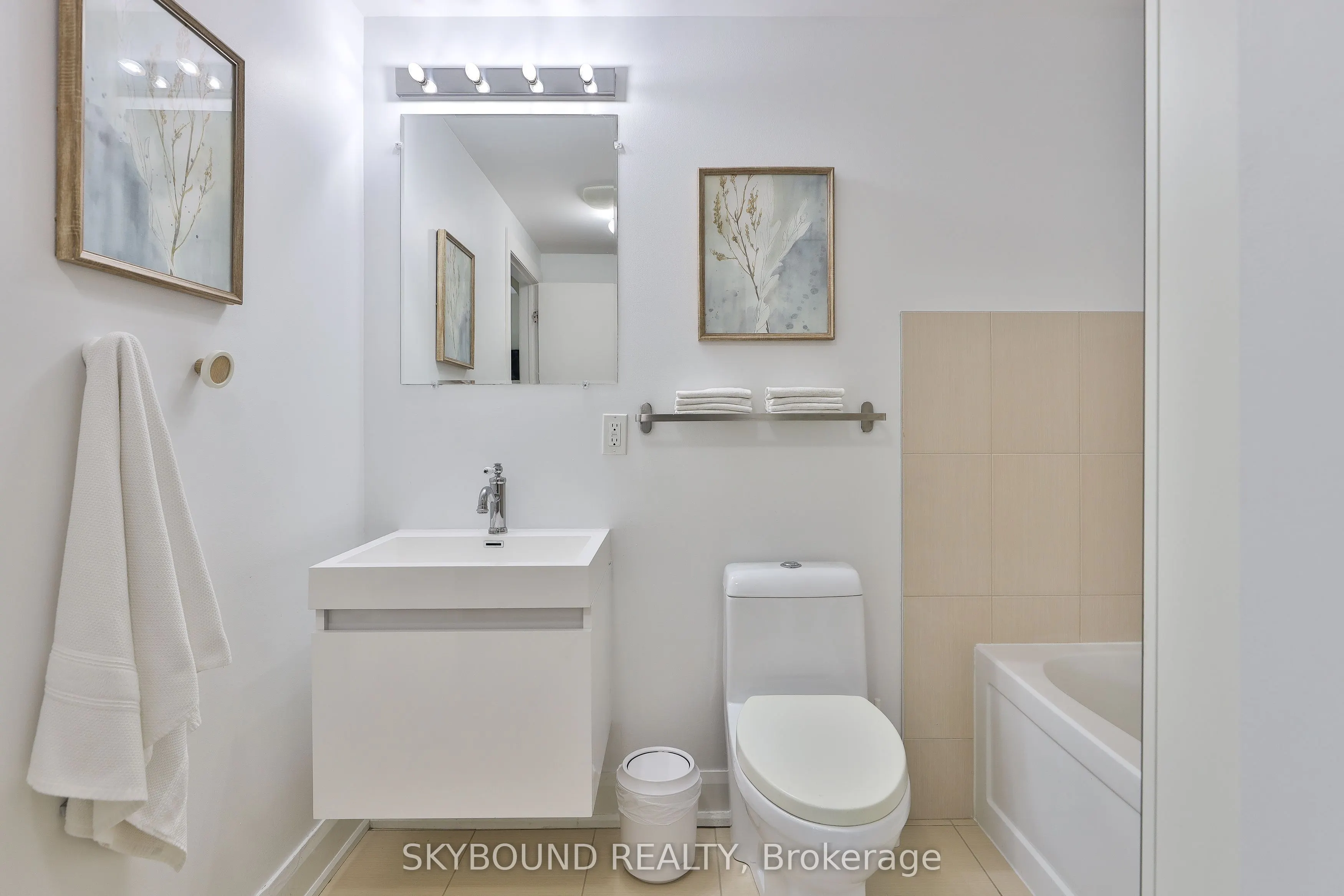 1636 Dundas Street W, #5