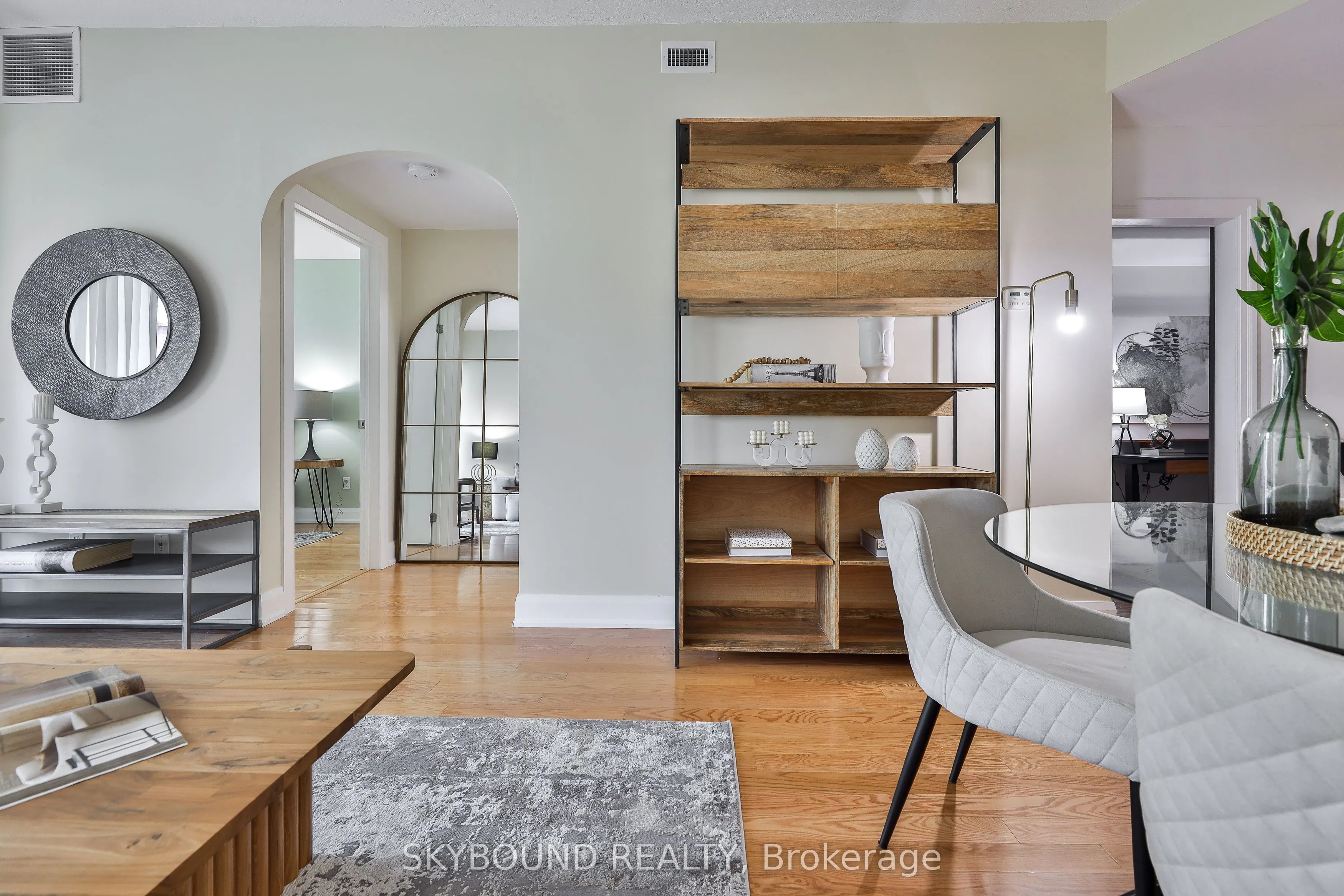1636 Dundas Street W, #5