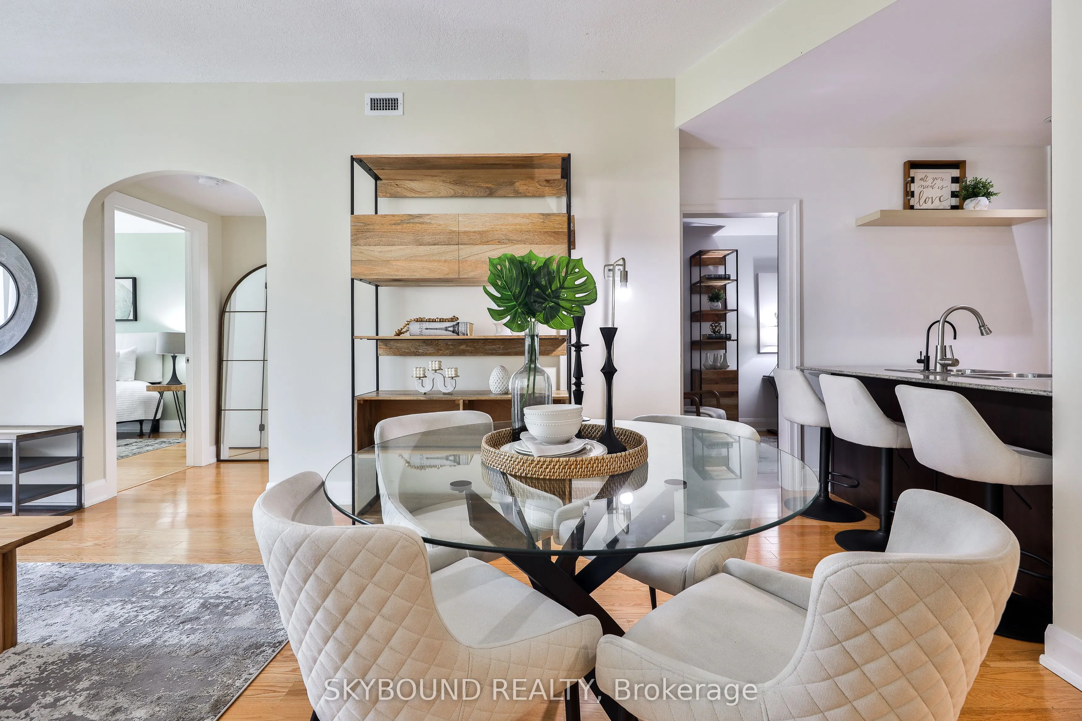 1636 Dundas Street W, #5