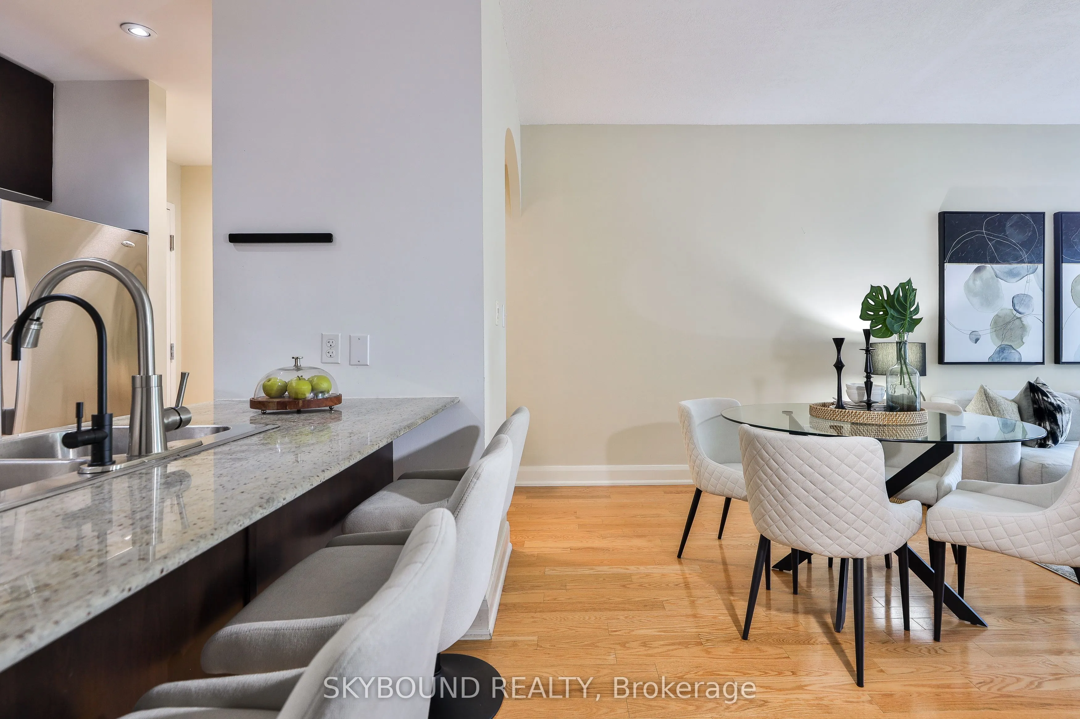 1636 Dundas Street W, #5