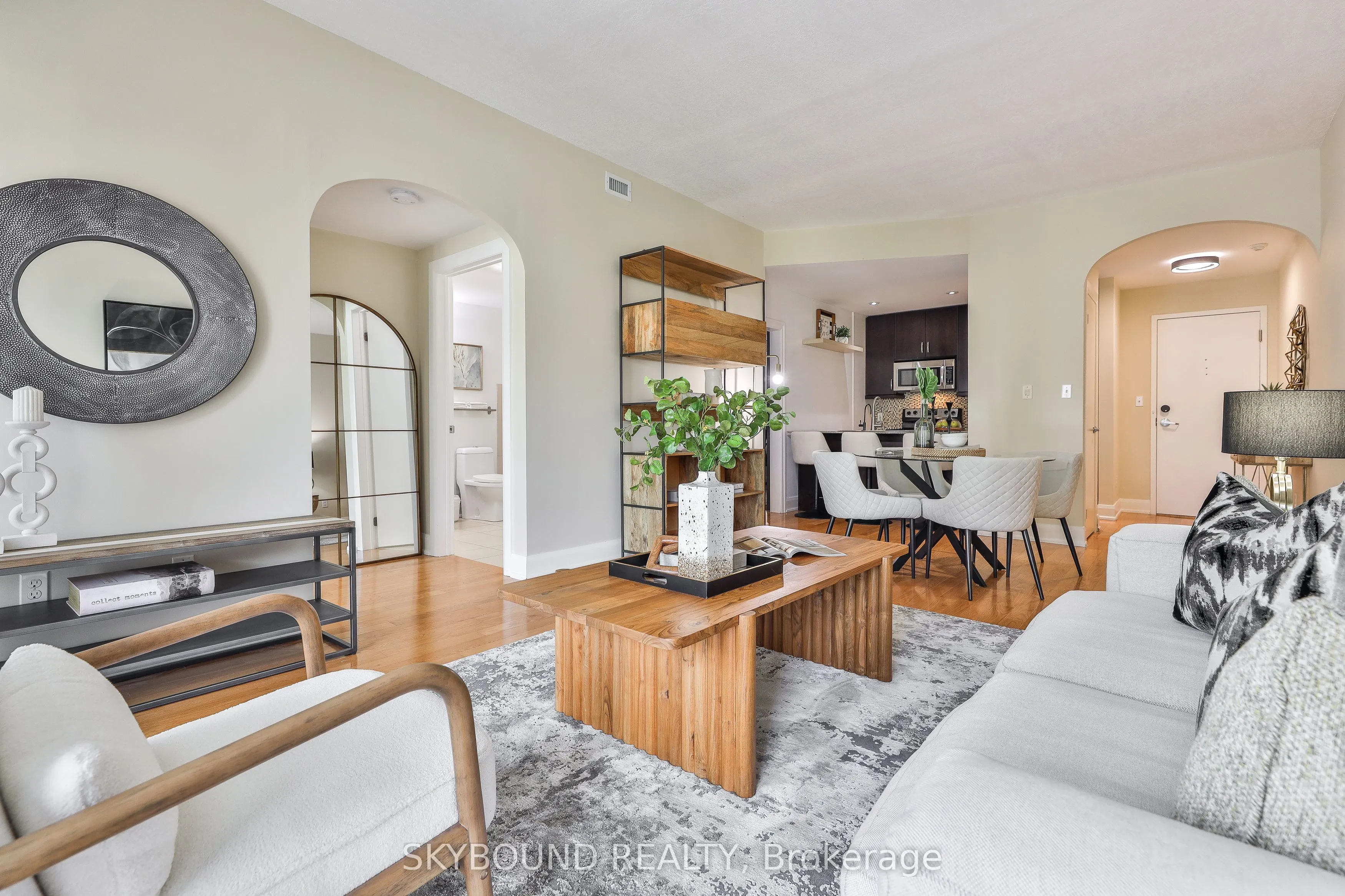 1636 Dundas Street W, #5