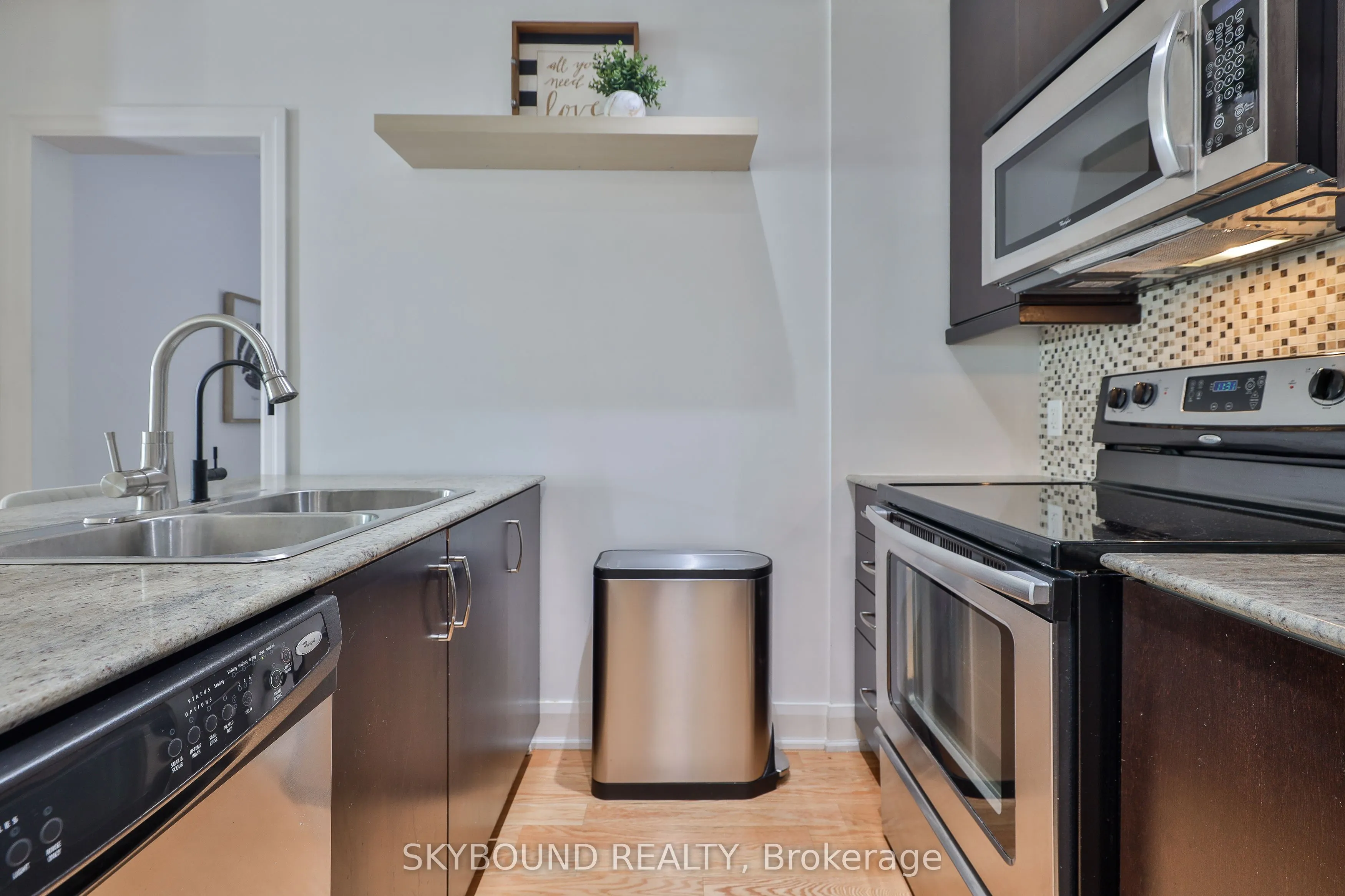 1636 Dundas Street W, #5