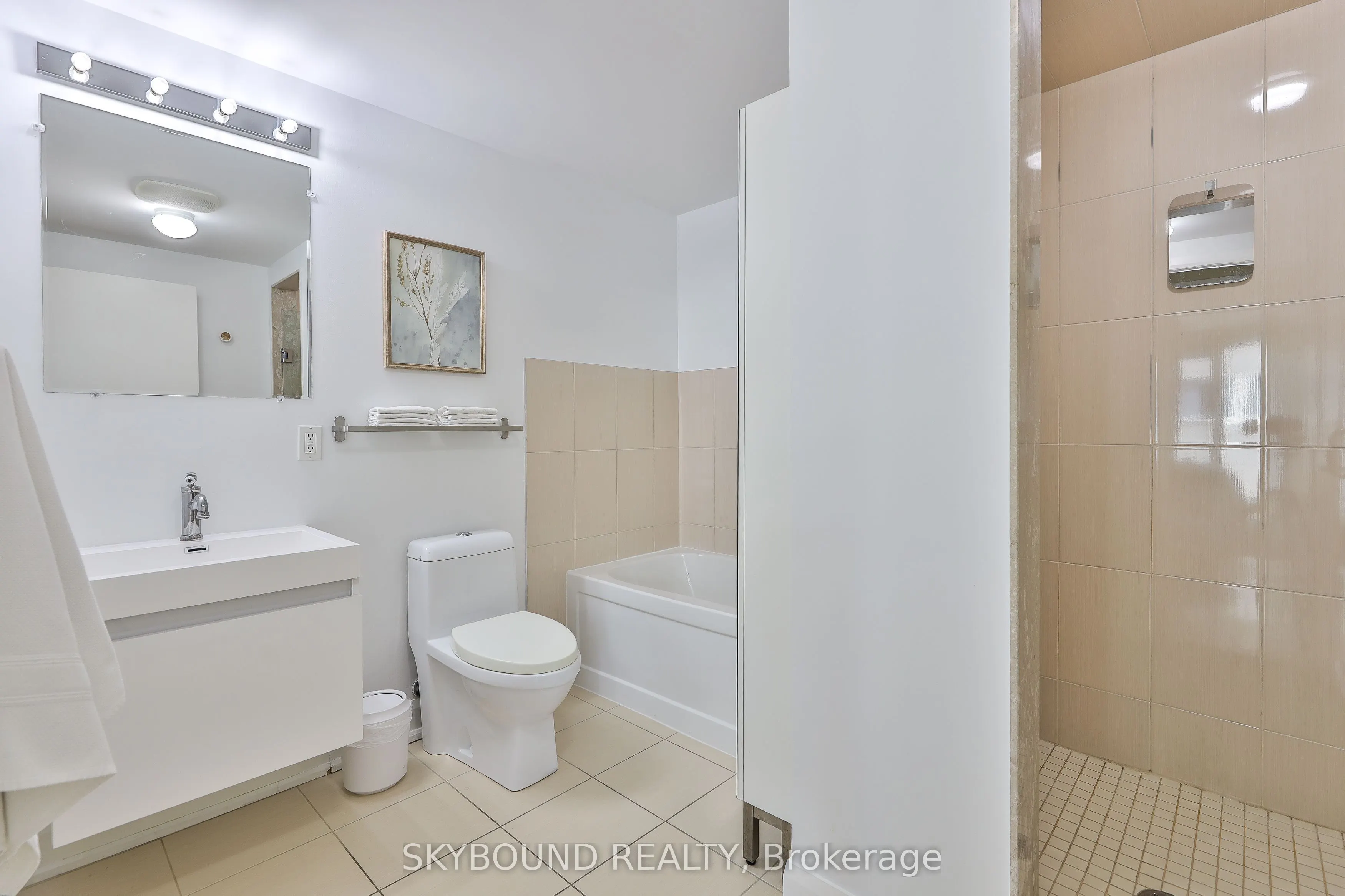 1636 Dundas Street W, #5