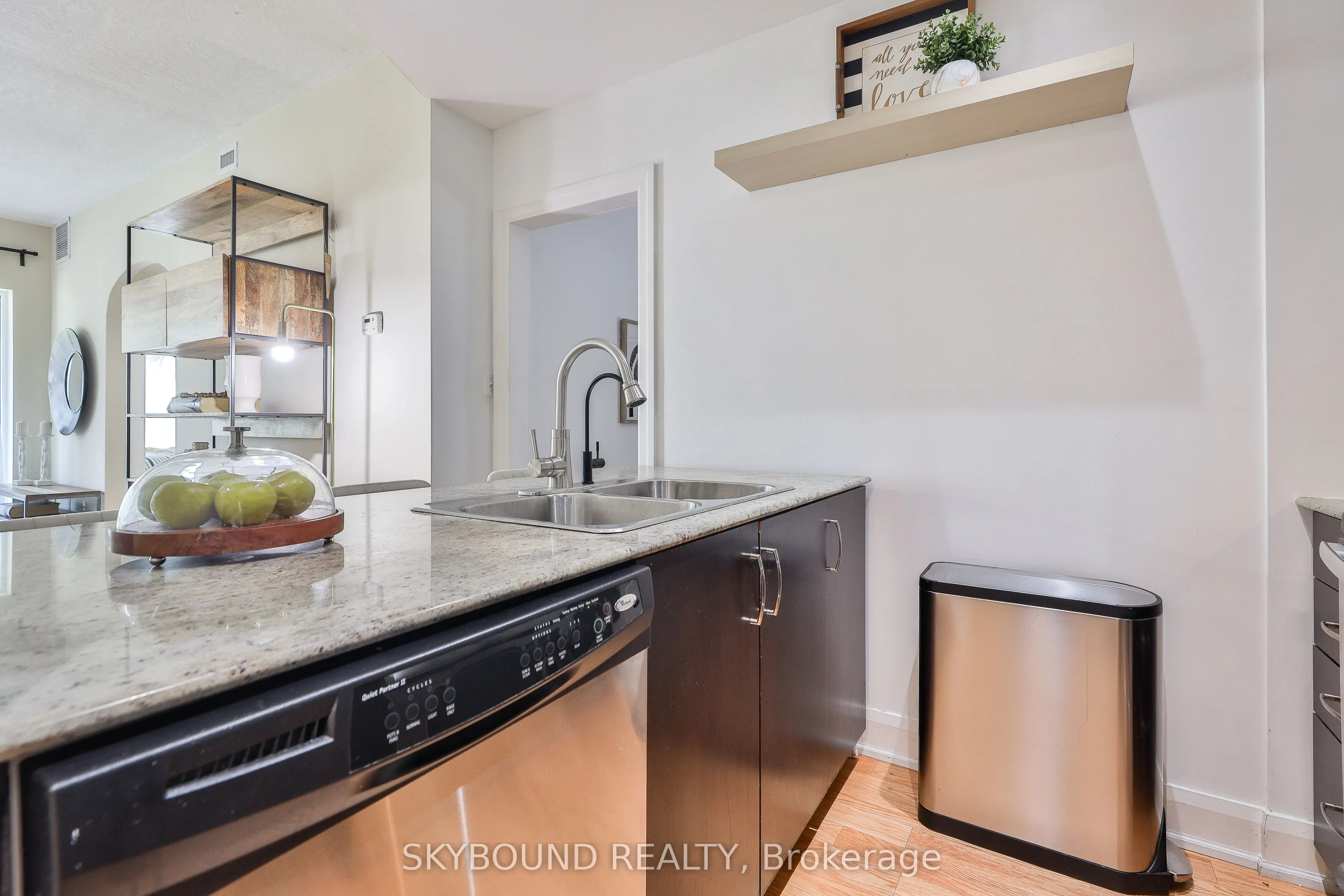 1636 Dundas Street W, #5