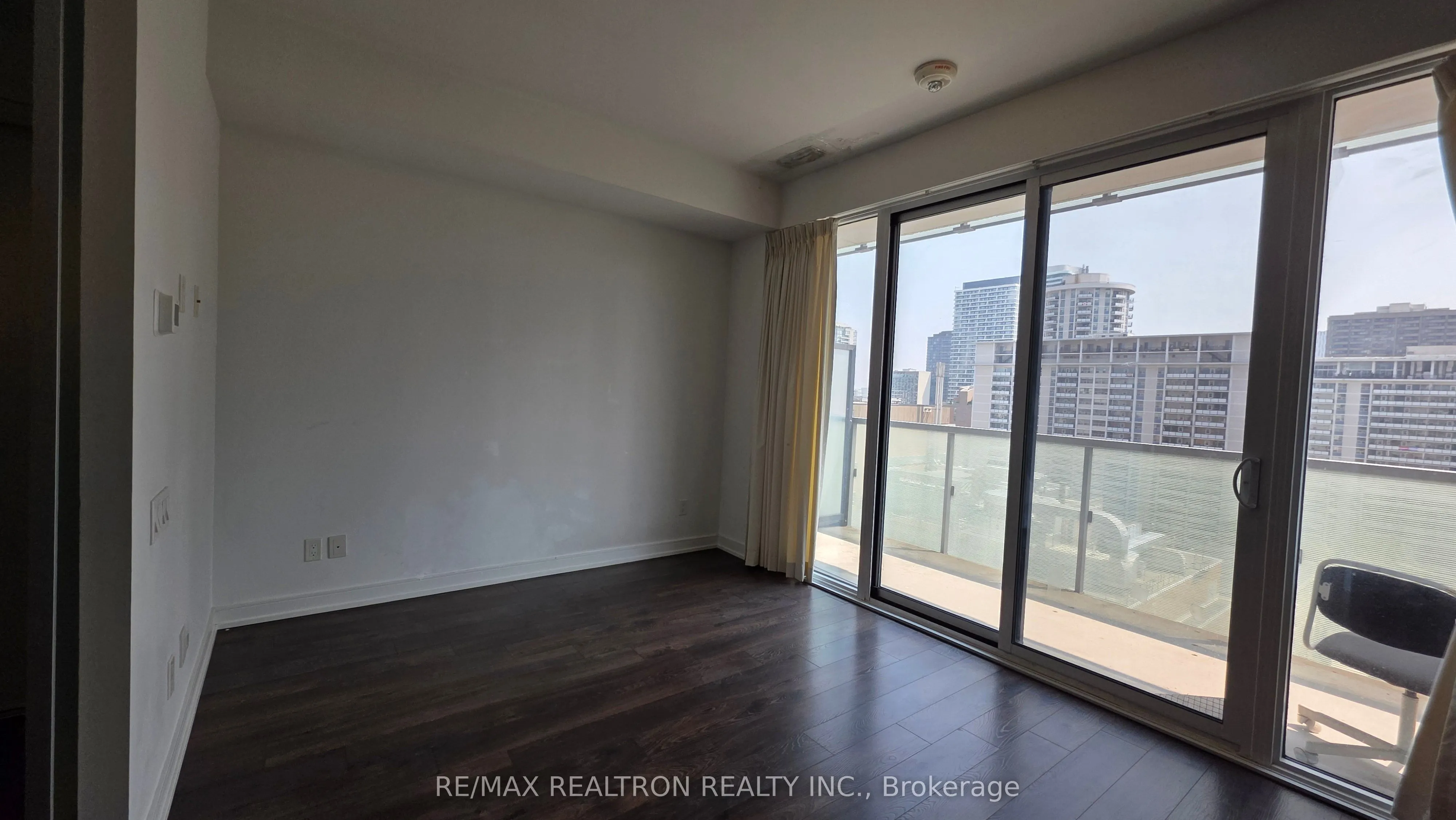 28 Wellesley Street E, #1103