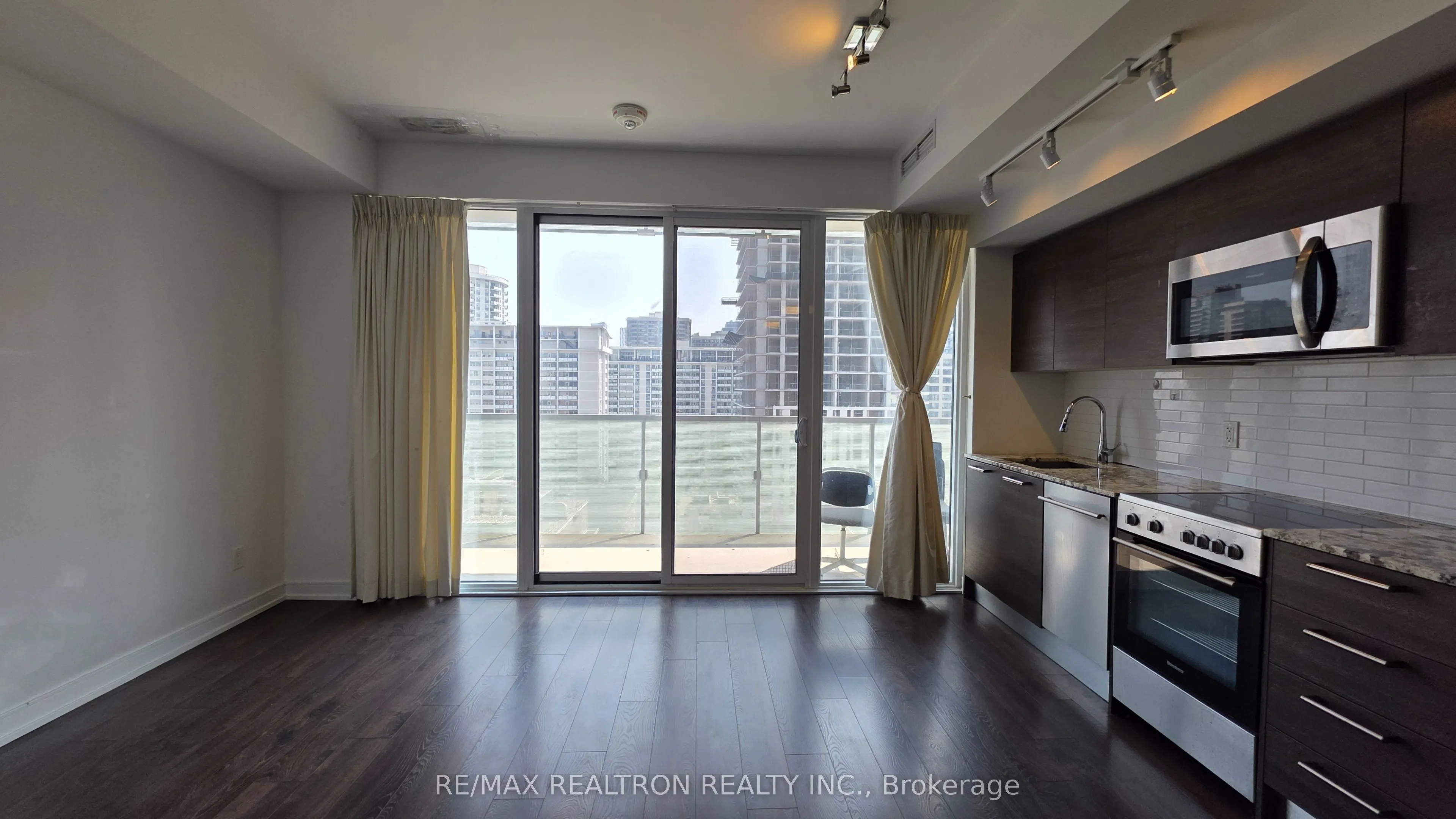 28 Wellesley Street E, #1103