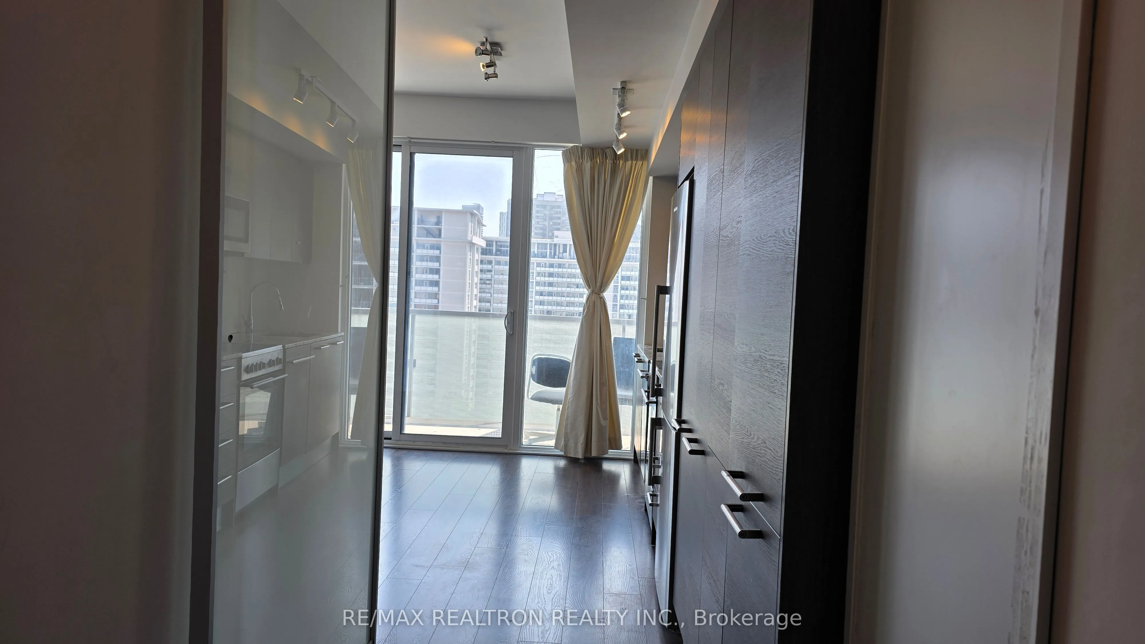 28 Wellesley Street E, #1103
