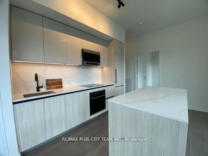 425 Front Street E, #818