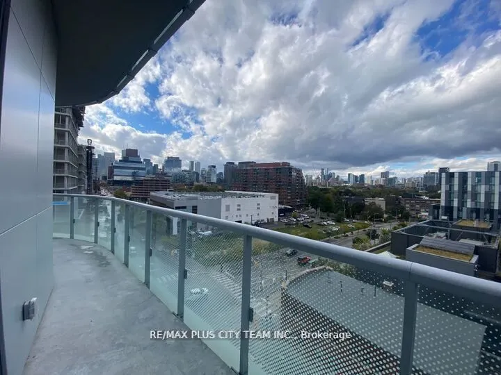425 Front Street E, #818