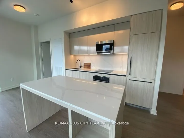 425 Front Street E, #818