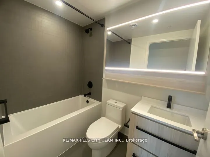 425 Front Street E, #818