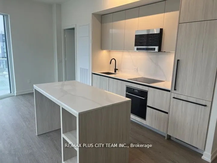 425 Front Street E, #818