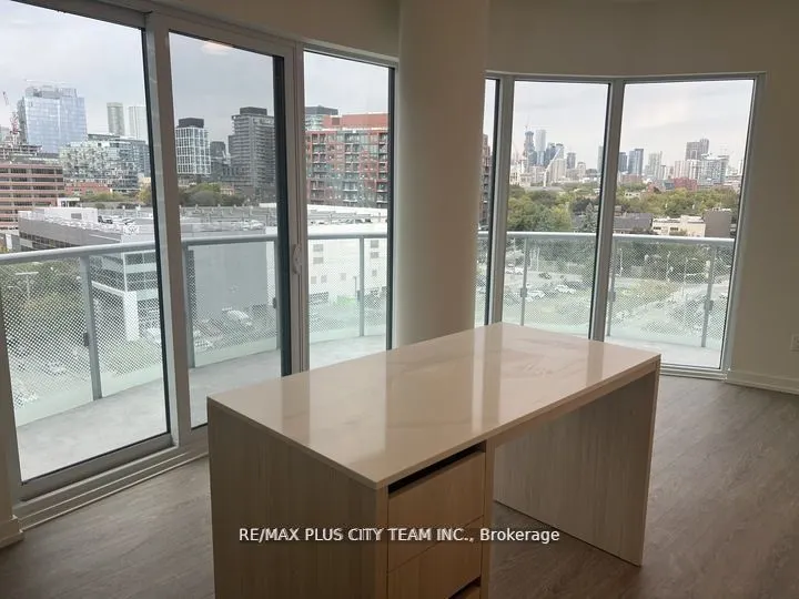425 Front Street E, #818