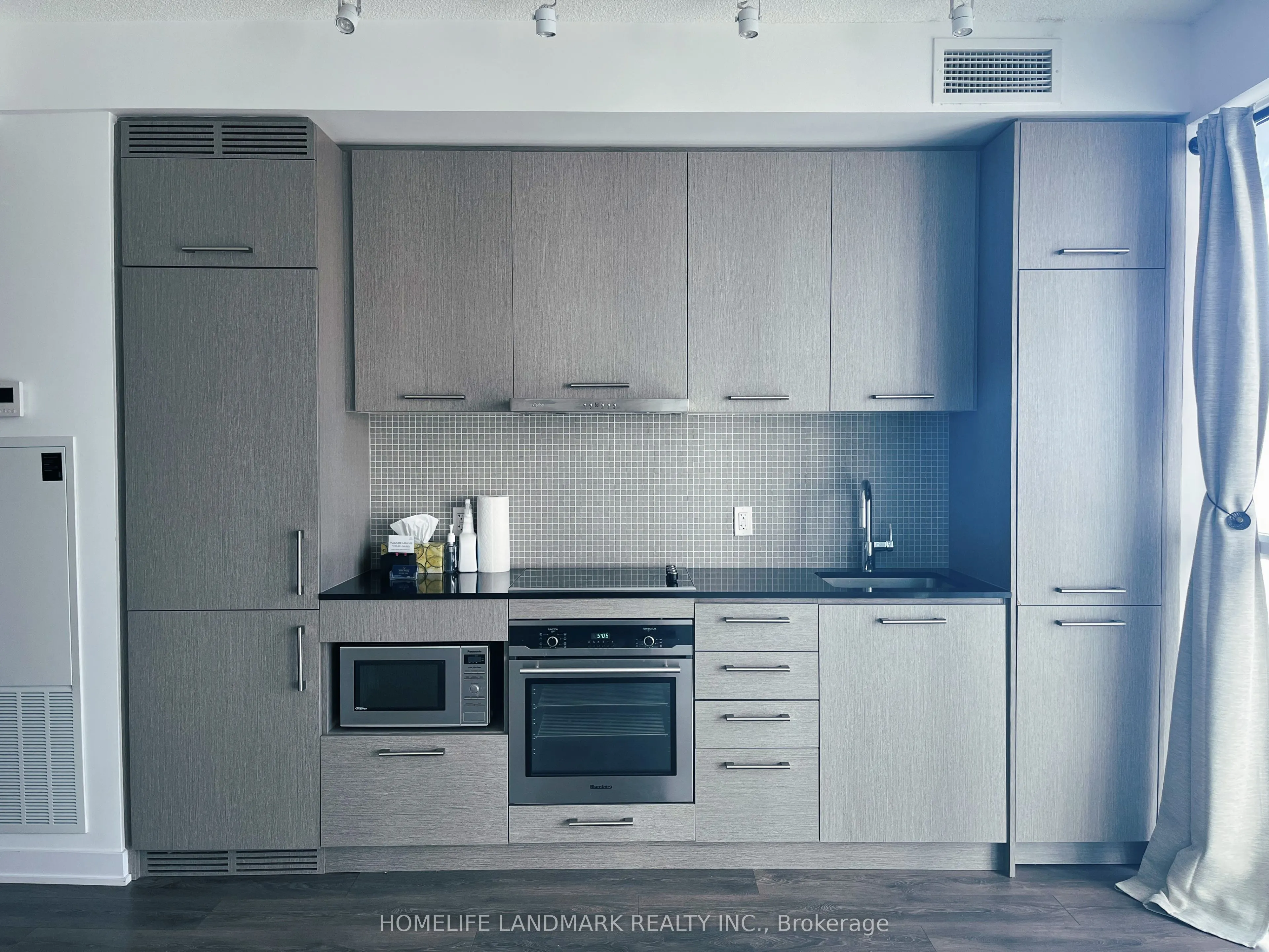 87 Peter Street, #1709