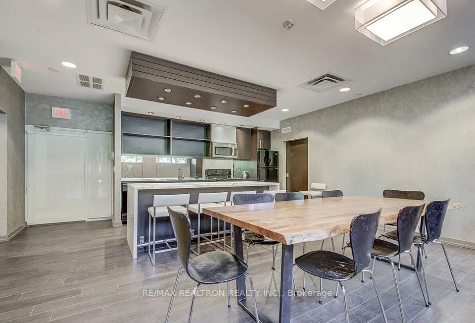 76 Shuter Street, #310
